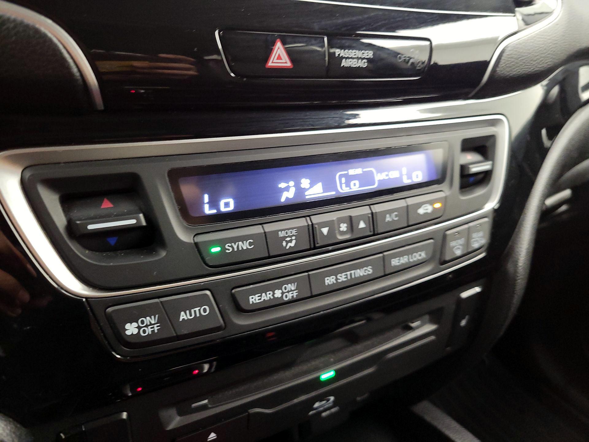 Thumbnail: 2019 Honda Pilot - 14