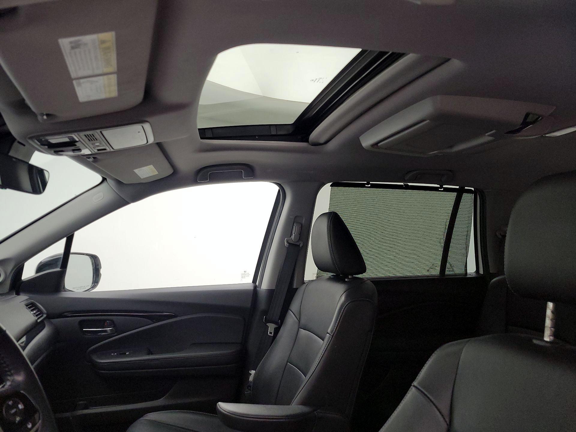 Thumbnail: 2019 Honda Pilot - 17
