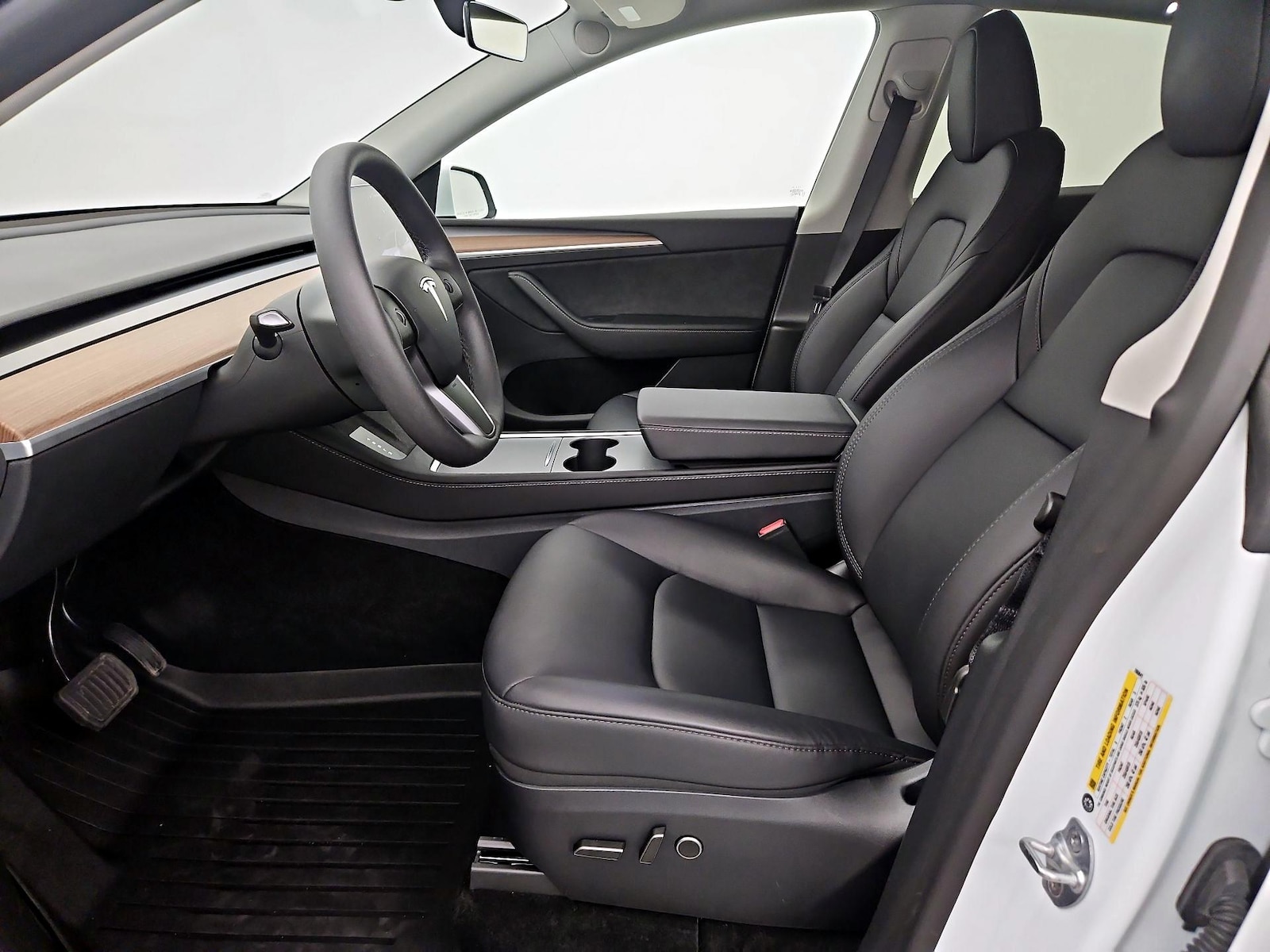 2025 Tesla Model Y Long Range - Photo 12