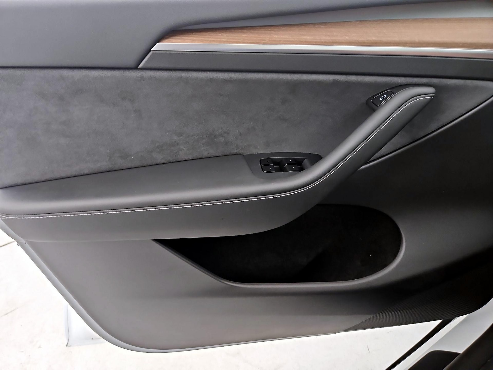 2025 Tesla Model Y Long Range - Photo 13