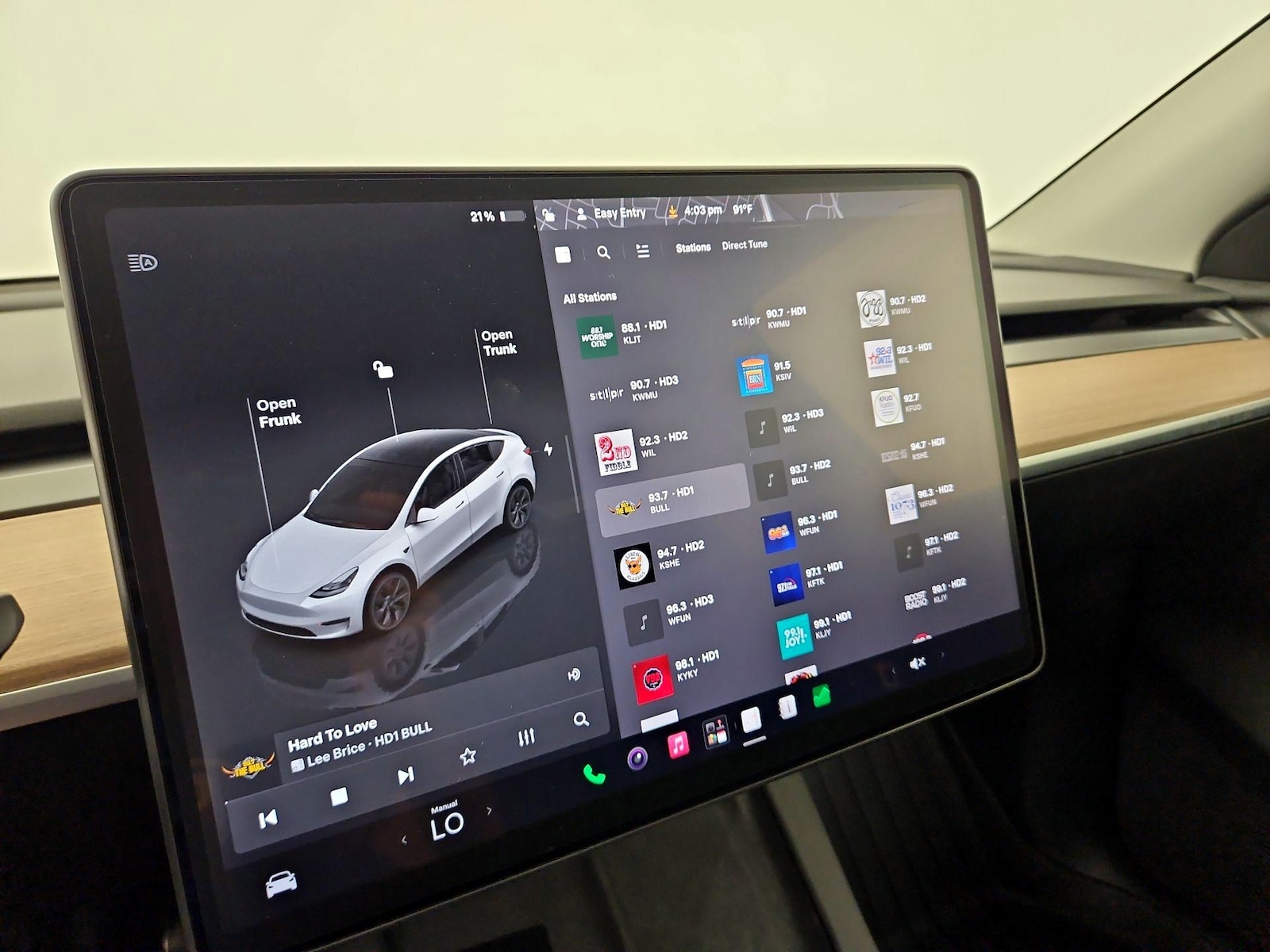 2025 Tesla Model Y Long Range - Photo 16