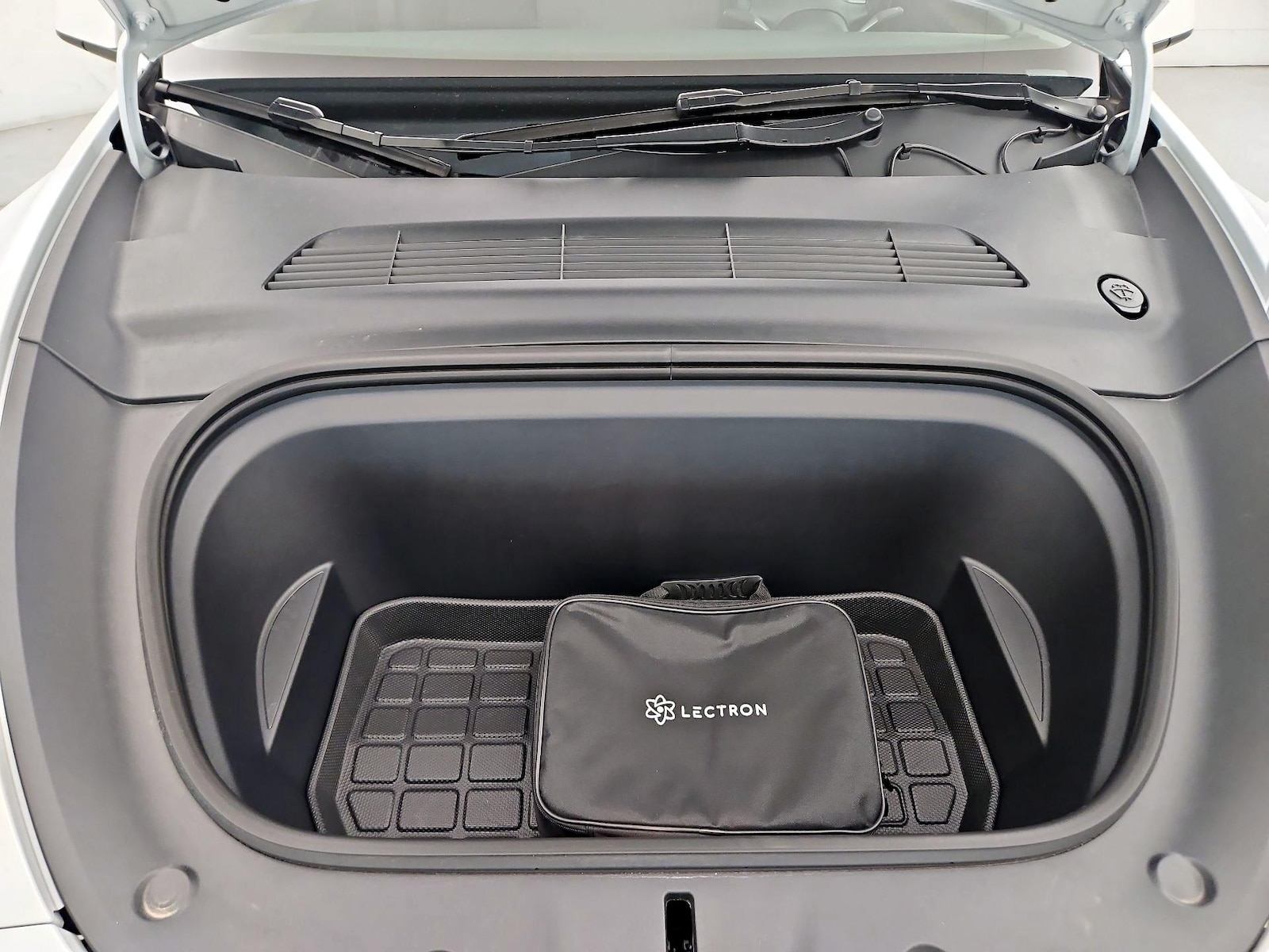 2025 Tesla Model Y Long Range - Photo 22