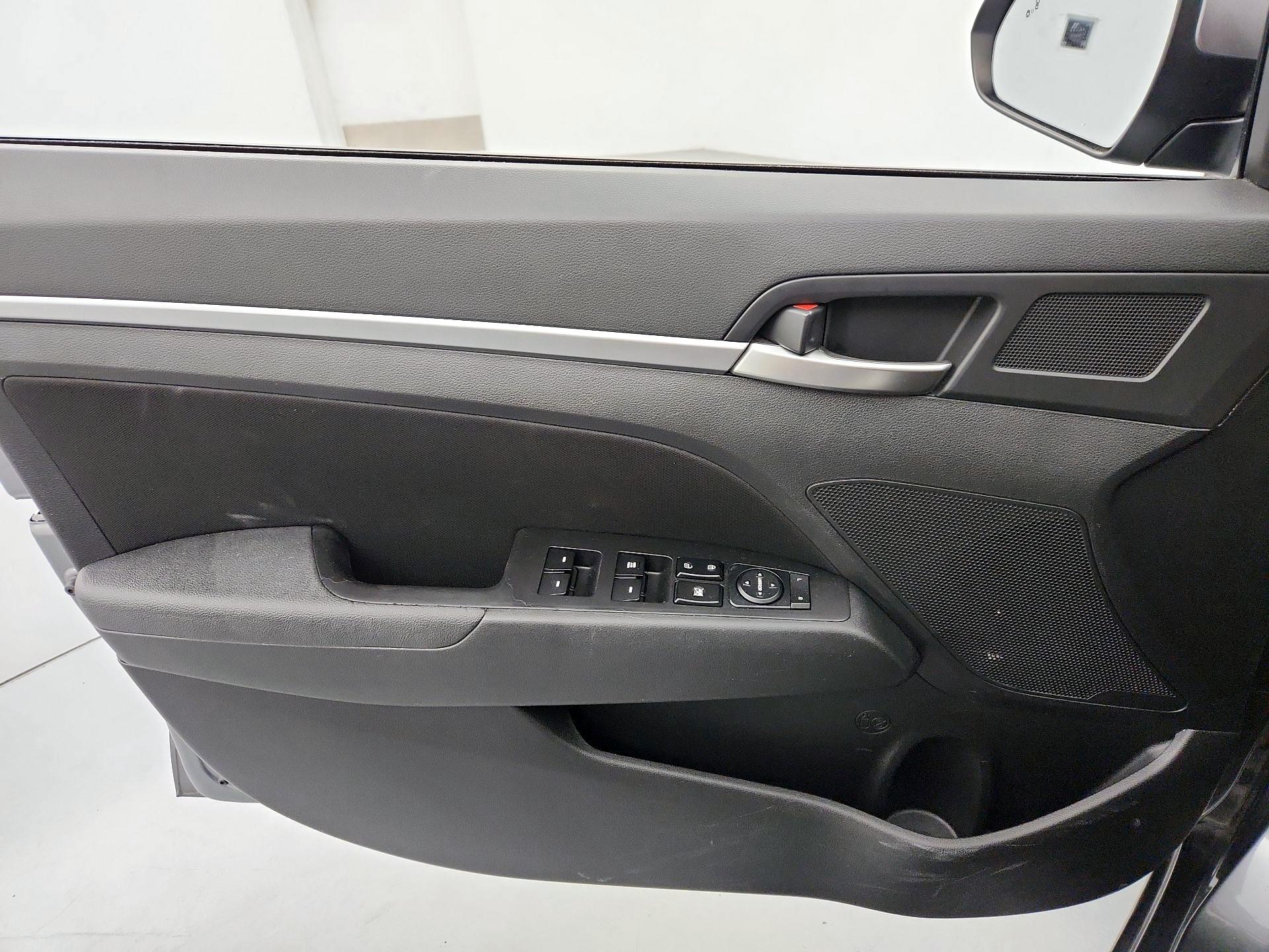 Thumbnail: 2019 Hyundai Elantra - 12