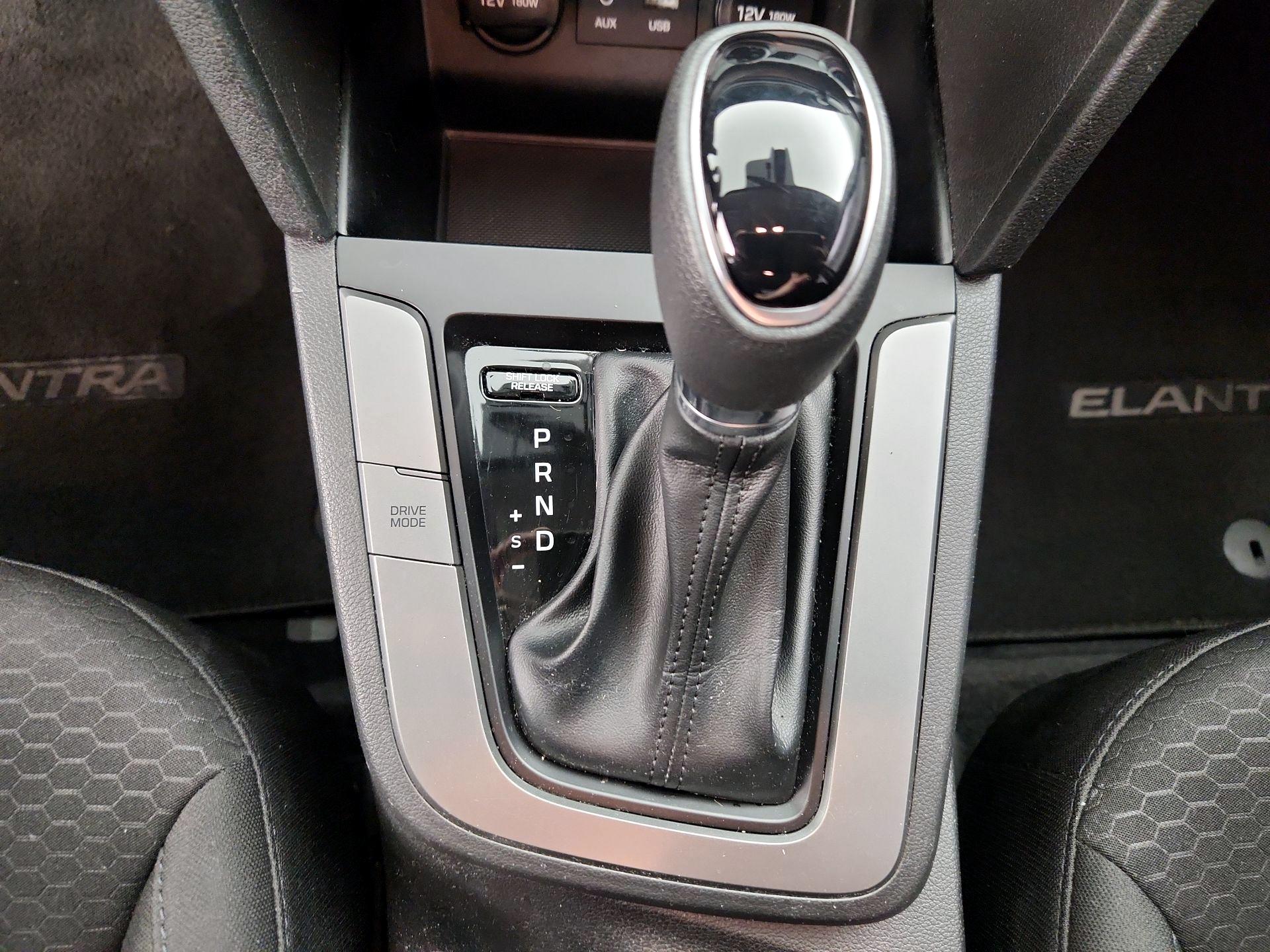 Thumbnail: 2019 Hyundai Elantra - 17