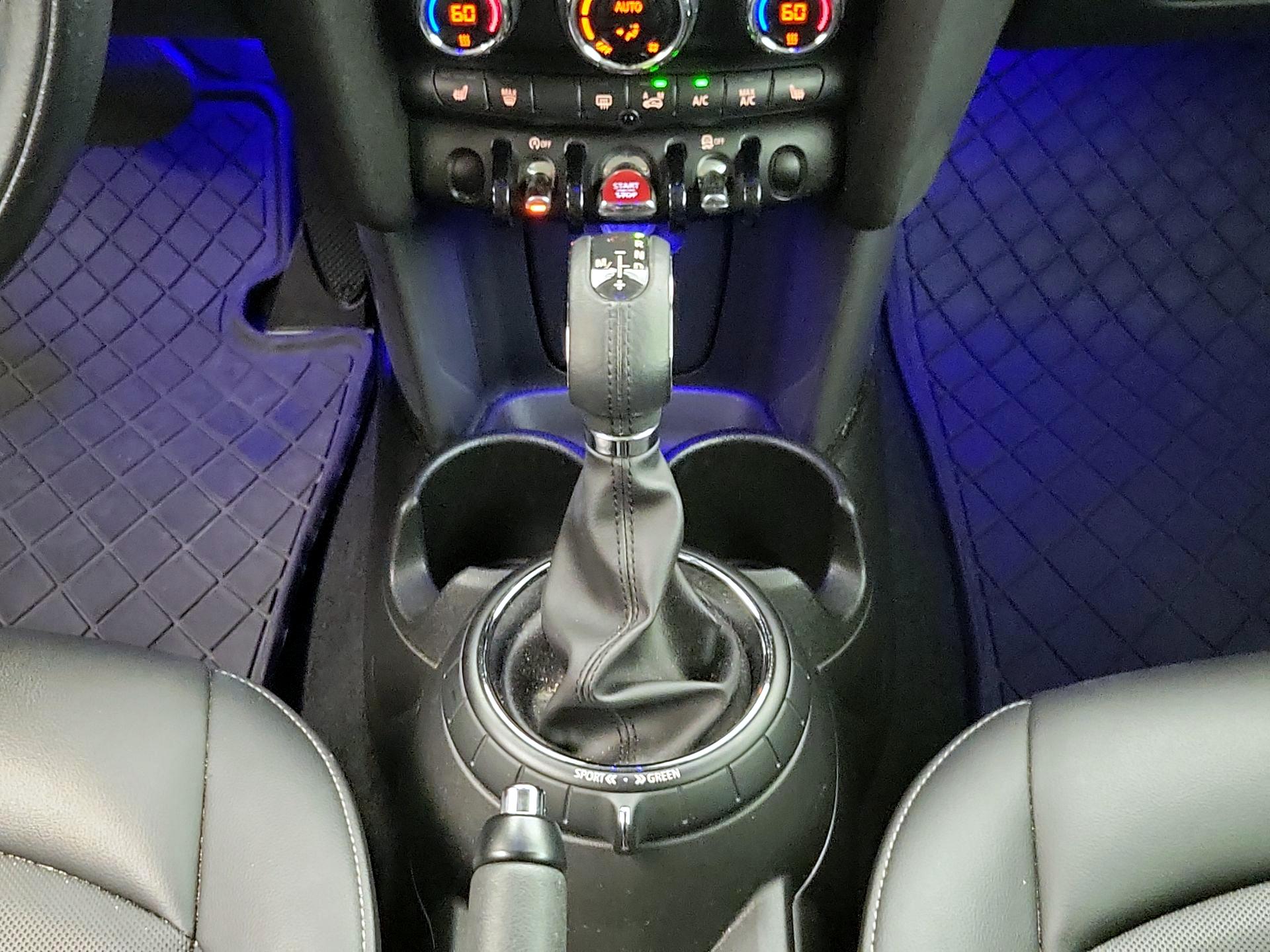 Thumbnail: 2015 MINI Cooper Hardtop - 16