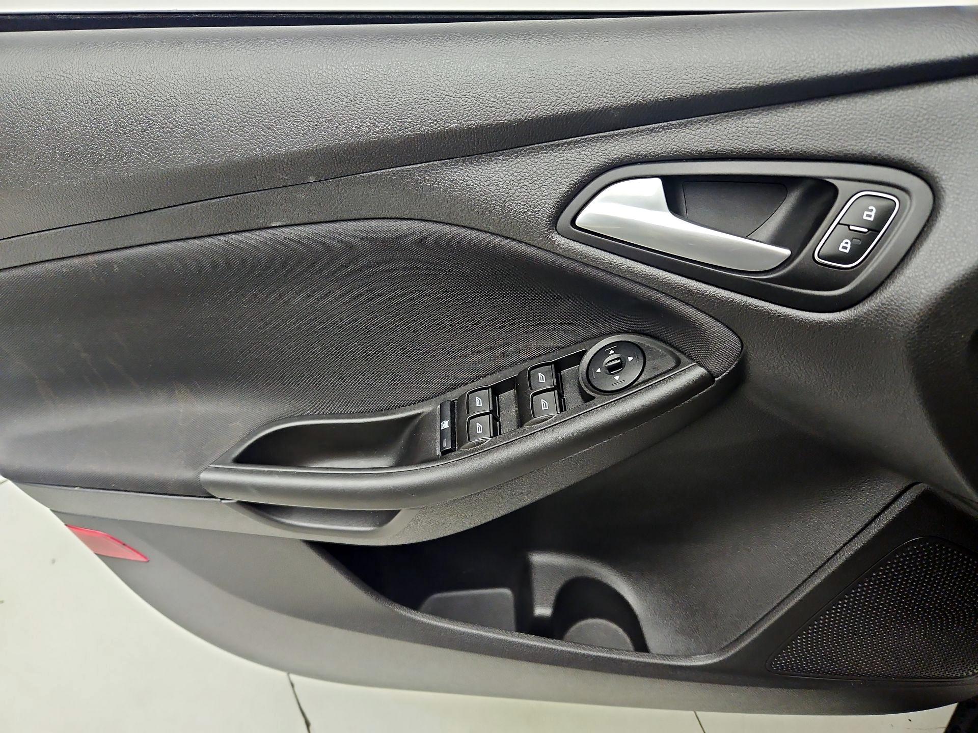 Thumbnail: 2018 Ford Focus - 12