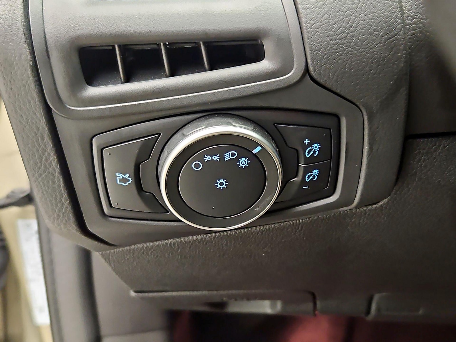 2018 Ford Focus SE - Photo 14
