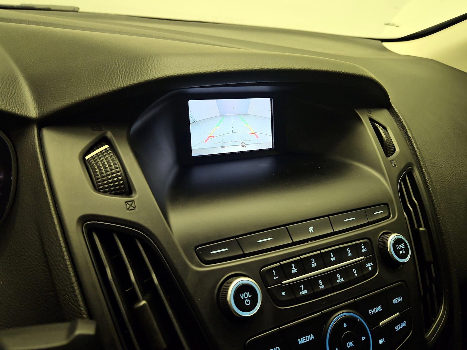 2018 Ford Focus SE - Photo 15