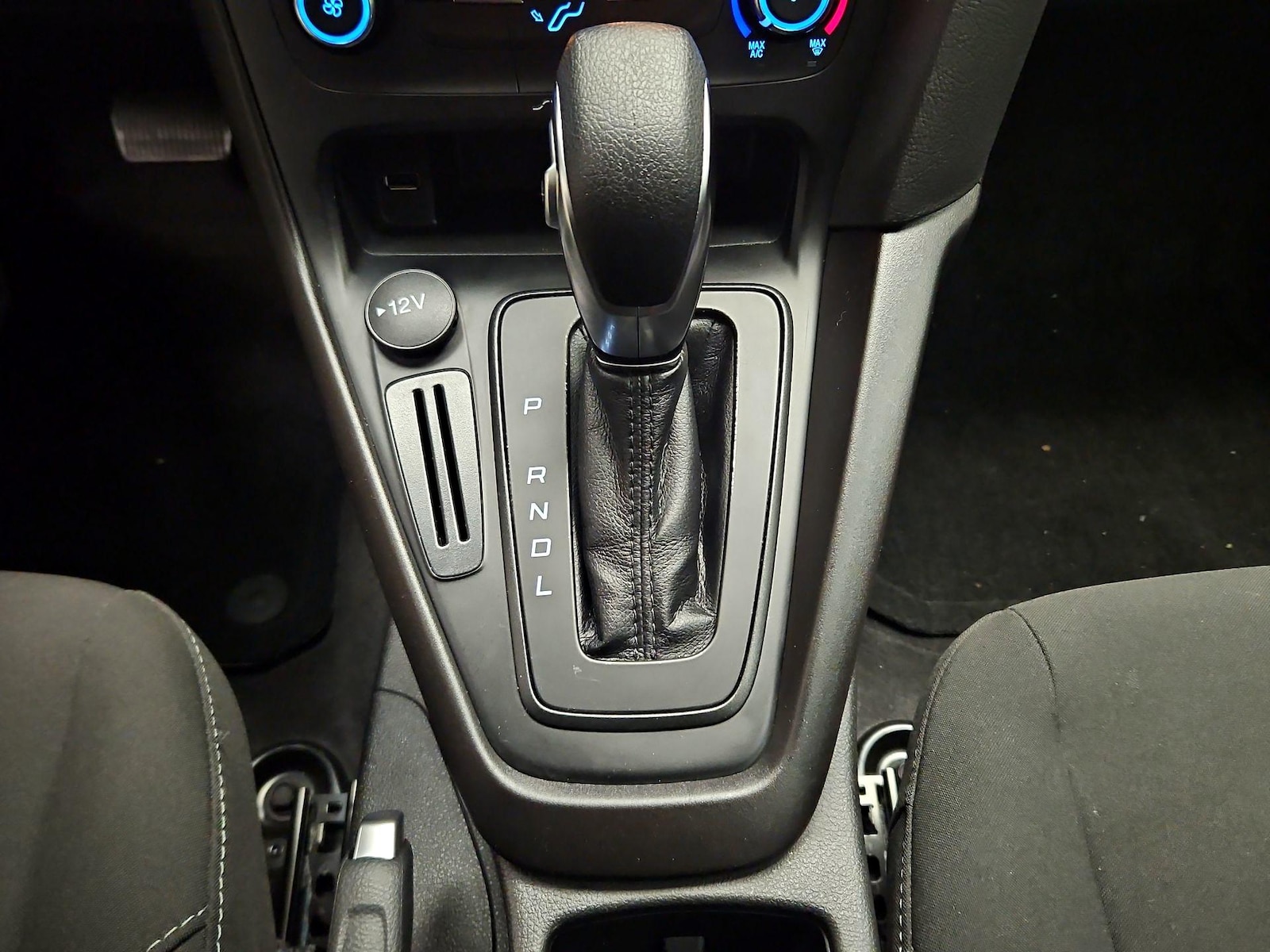 2018 Ford Focus SE - Photo 18