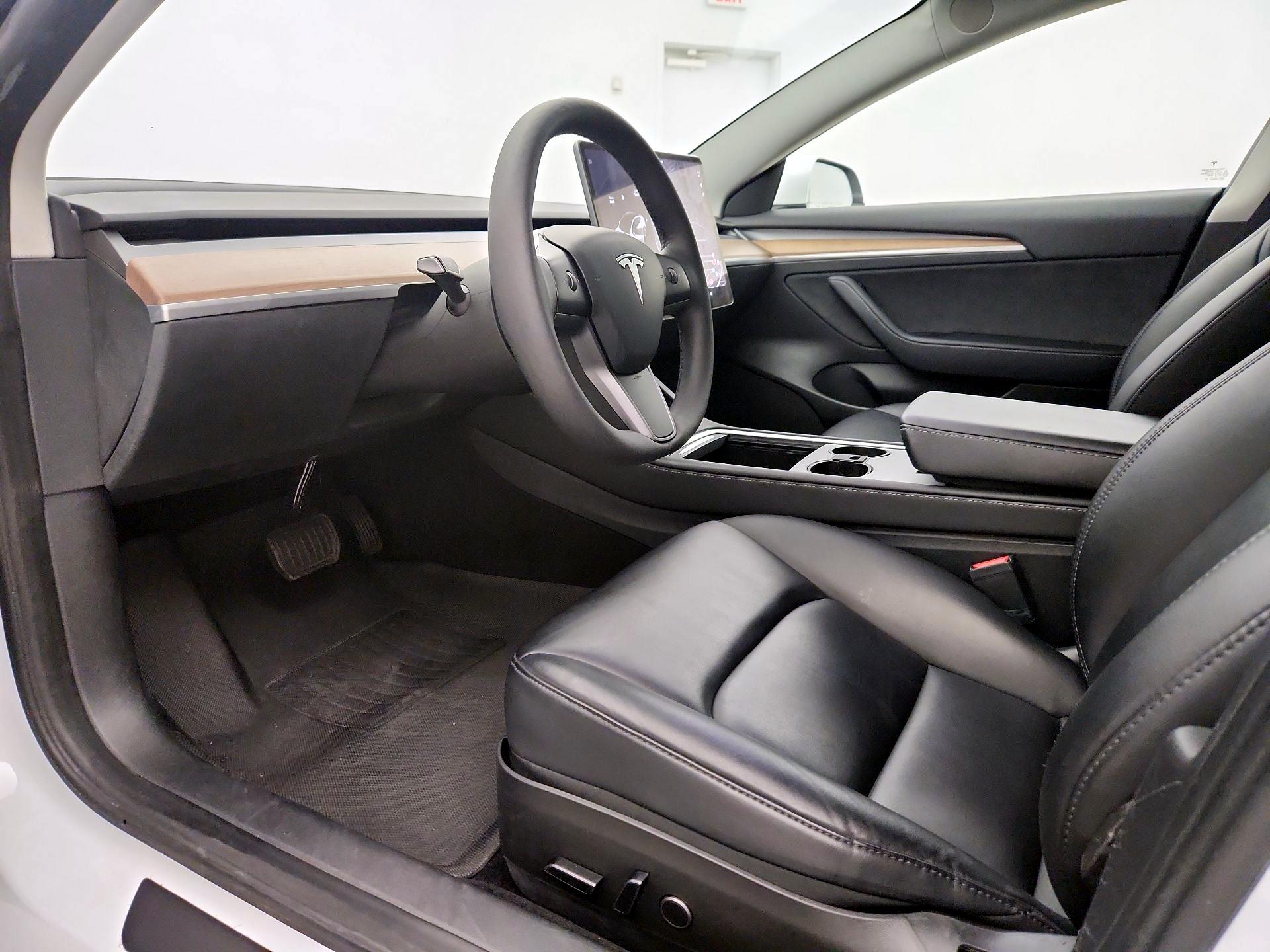 Thumbnail: 2023 Tesla Model 3 - 11