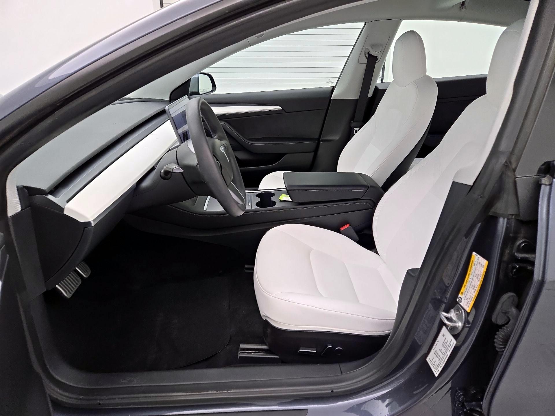 Thumbnail: 2023 Tesla Model 3 - 11