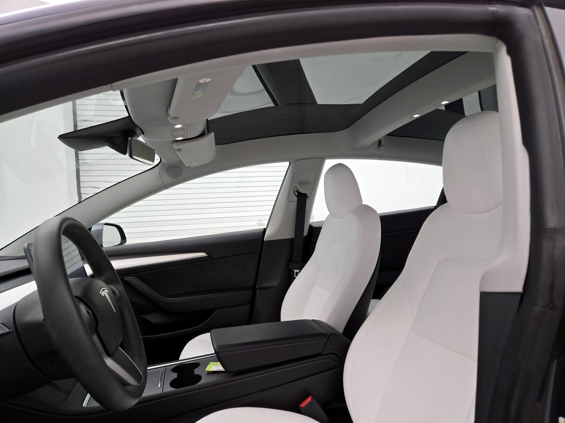 Thumbnail: 2023 Tesla Model 3 - 18