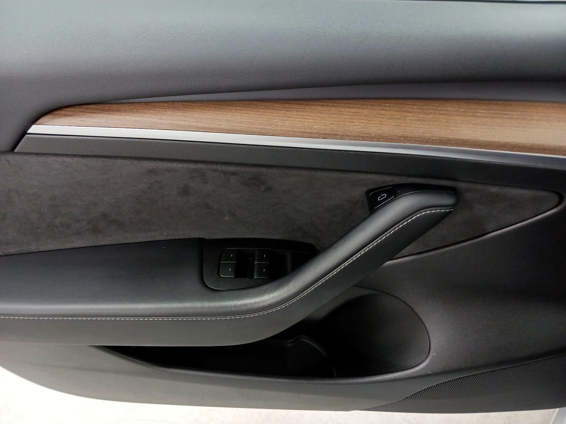 Thumbnail: 2022 Tesla Model 3 - 10