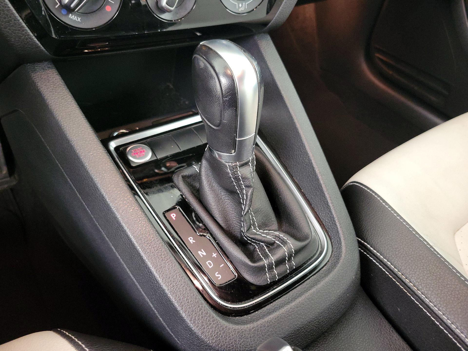 Thumbnail: 2016 Volkswagen Jetta - 16