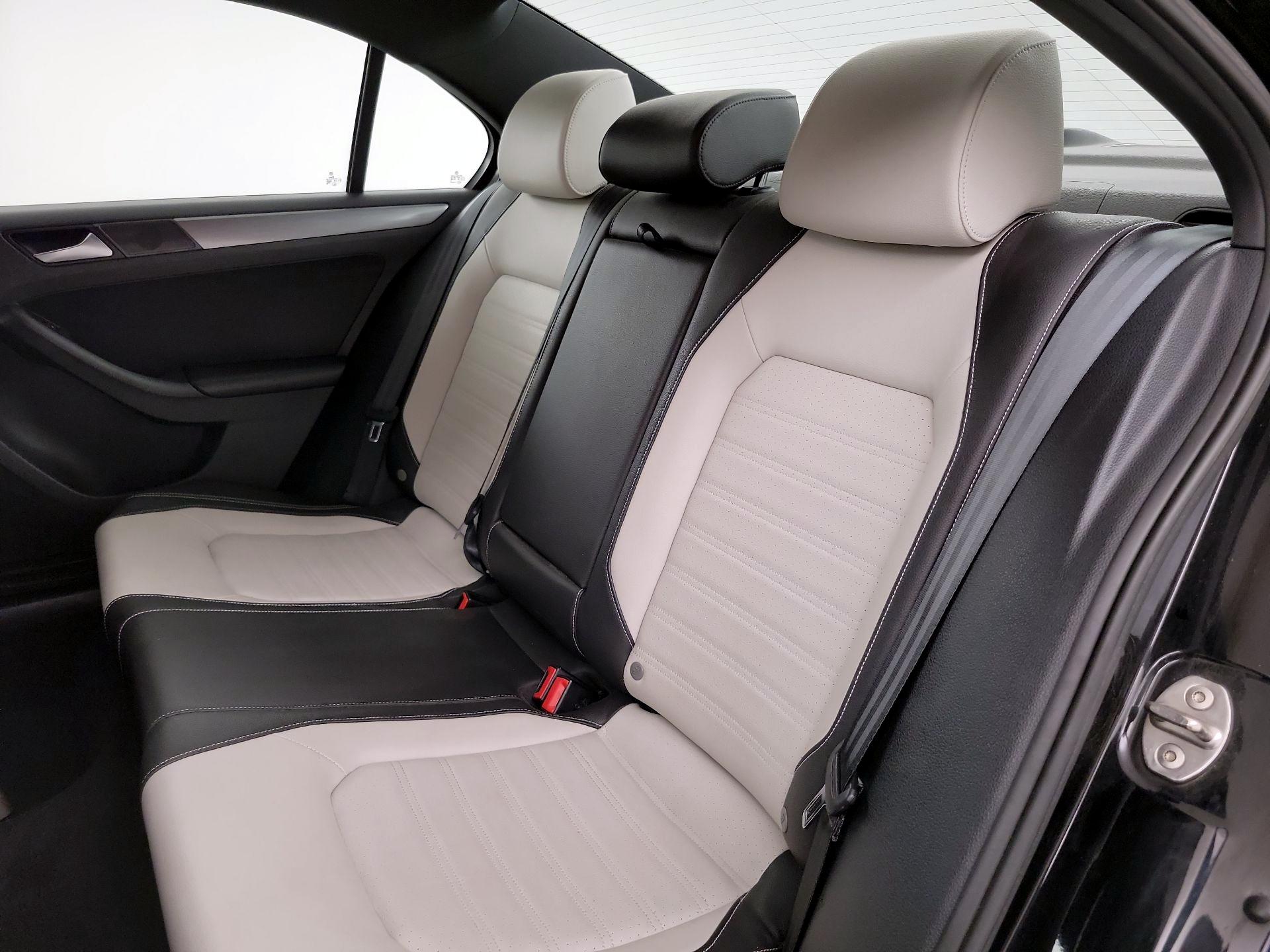 Thumbnail: 2016 Volkswagen Jetta - 18