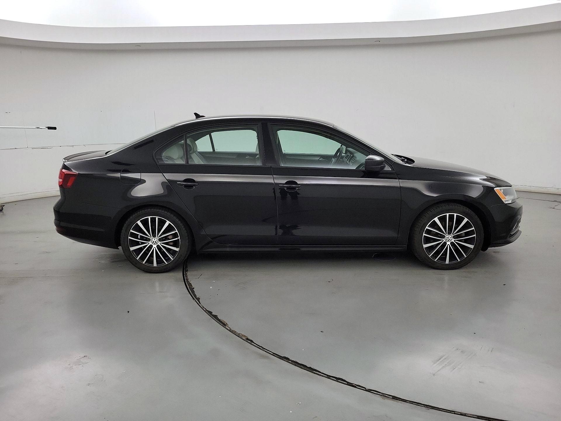 Thumbnail: 2016 Volkswagen Jetta - 4