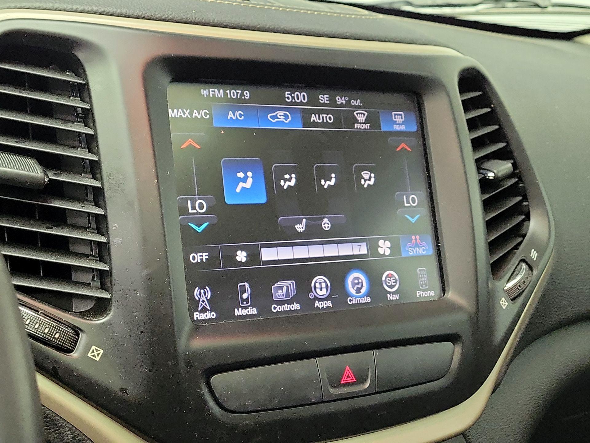 Thumbnail: 2017 Jeep Cherokee - 17