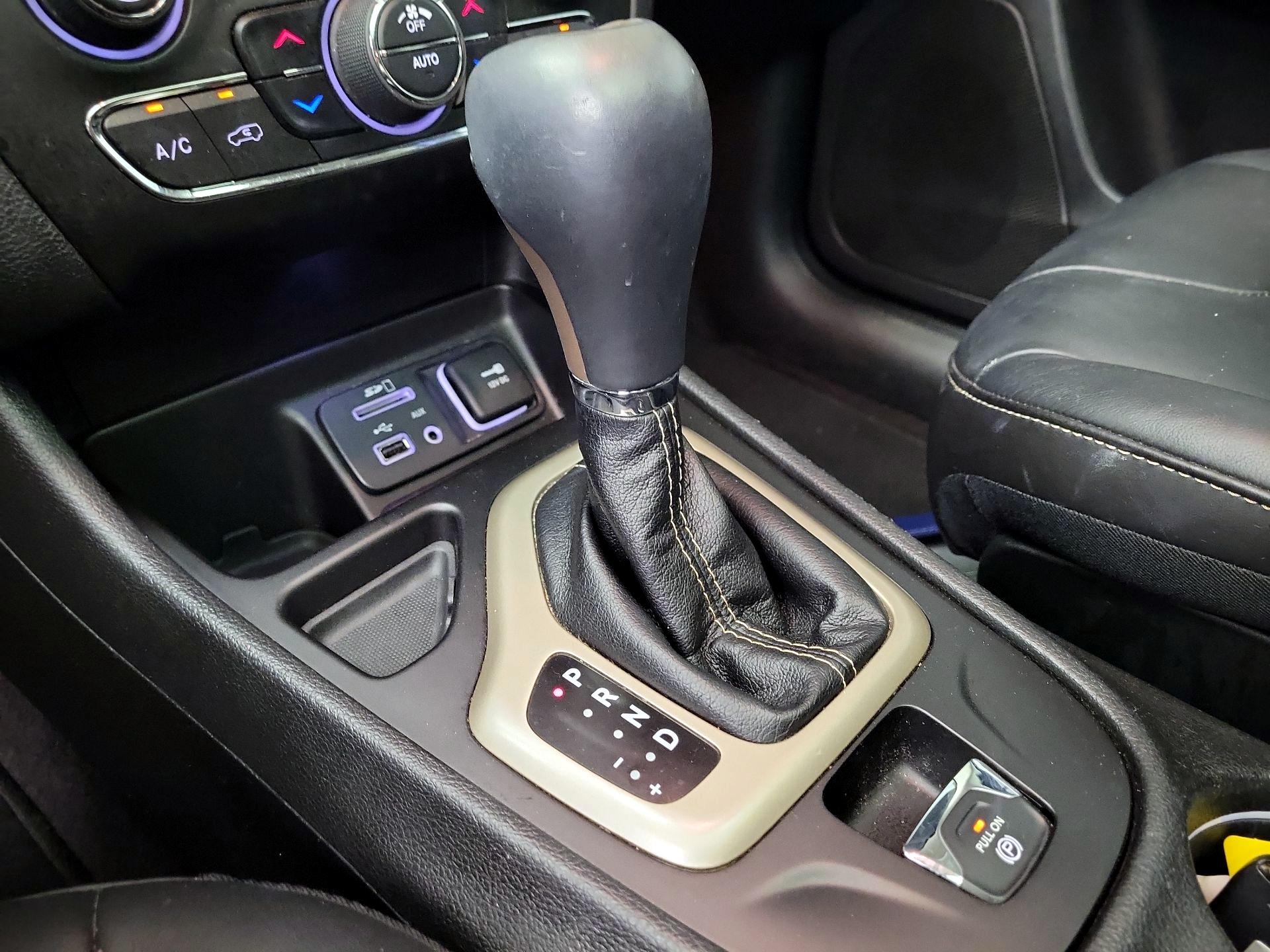 Thumbnail: 2017 Jeep Cherokee - 18
