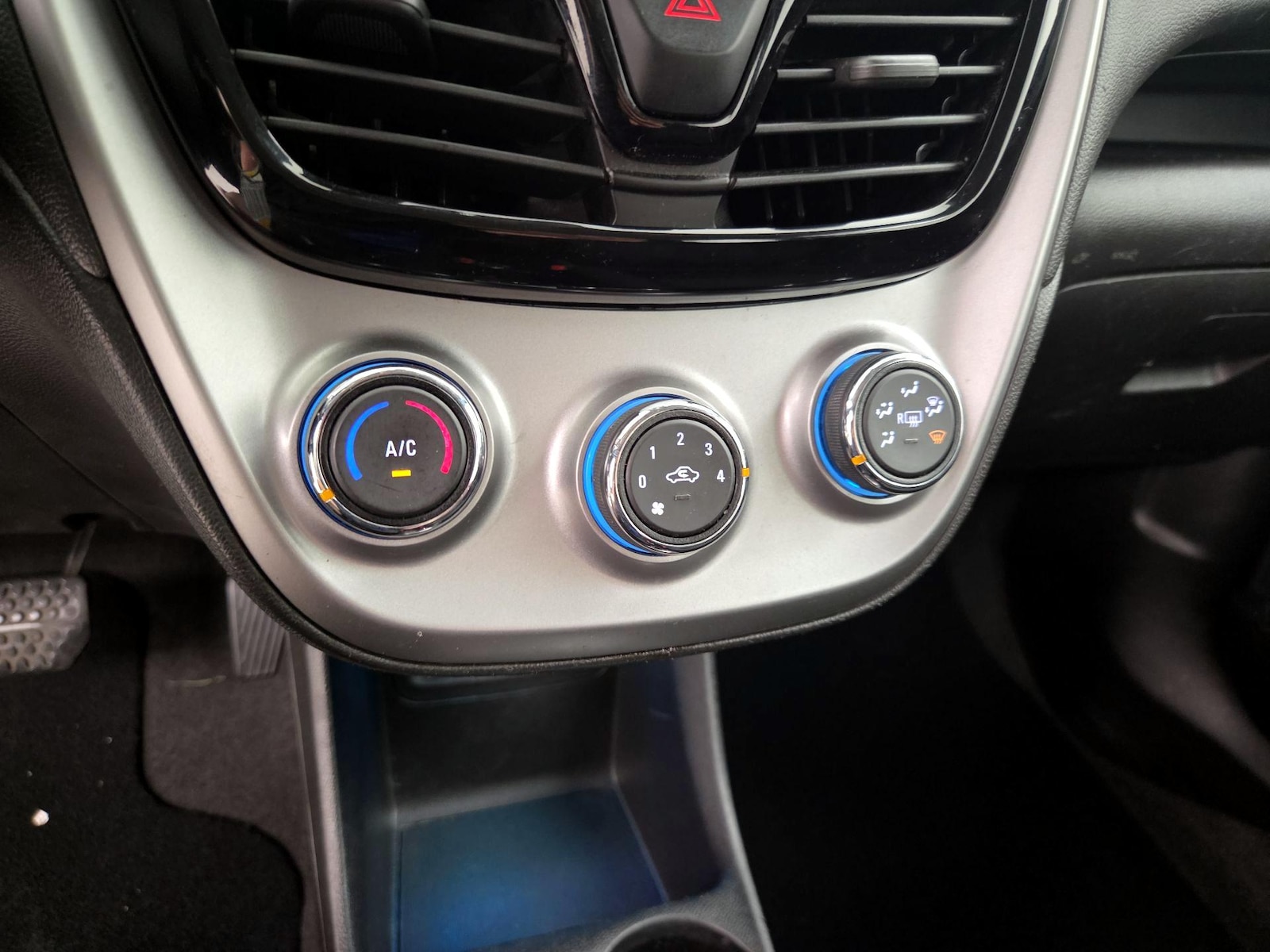 2017 Chevrolet Spark LS - Photo 17