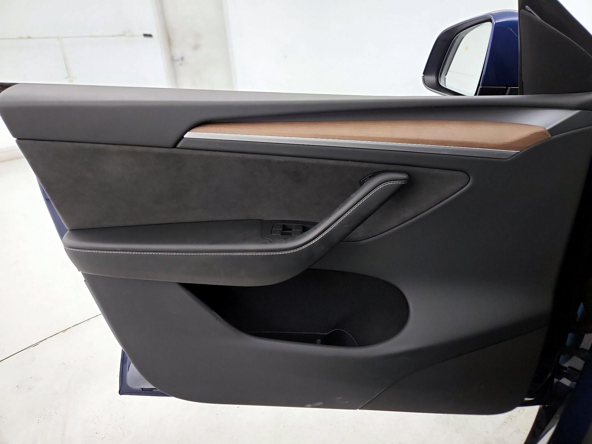 Thumbnail: 2023 Tesla Model Y - 12
