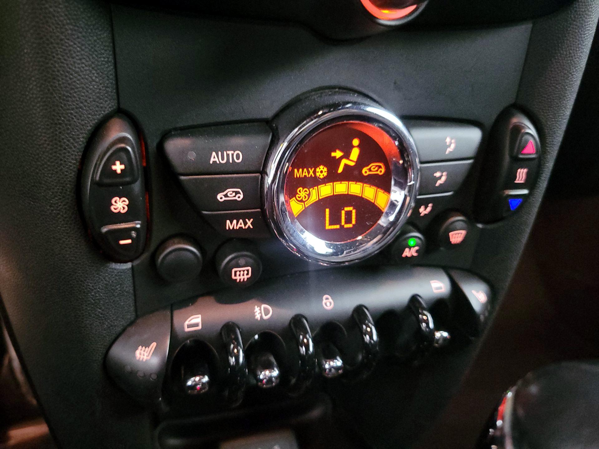 Thumbnail: 2015 MINI Cooper Roadster - 16