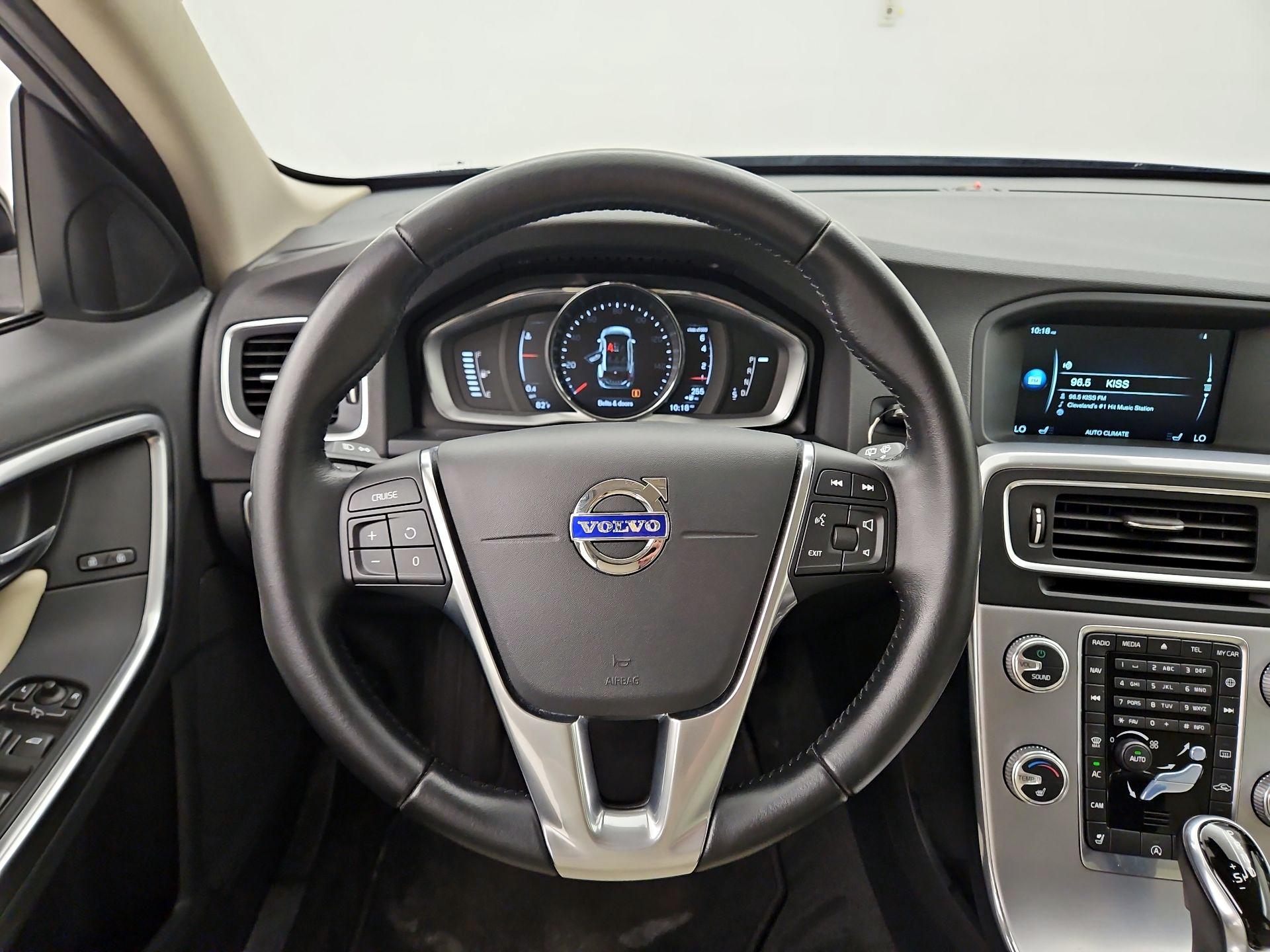 Thumbnail: 2017 Volvo V60 - 10