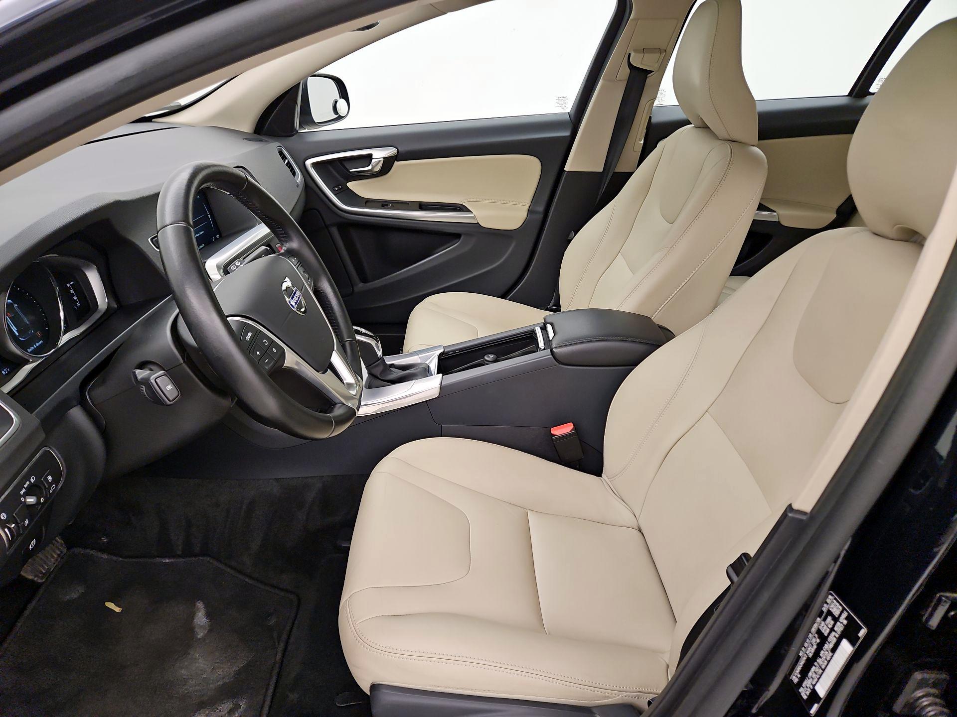 Thumbnail: 2017 Volvo V60 - 11