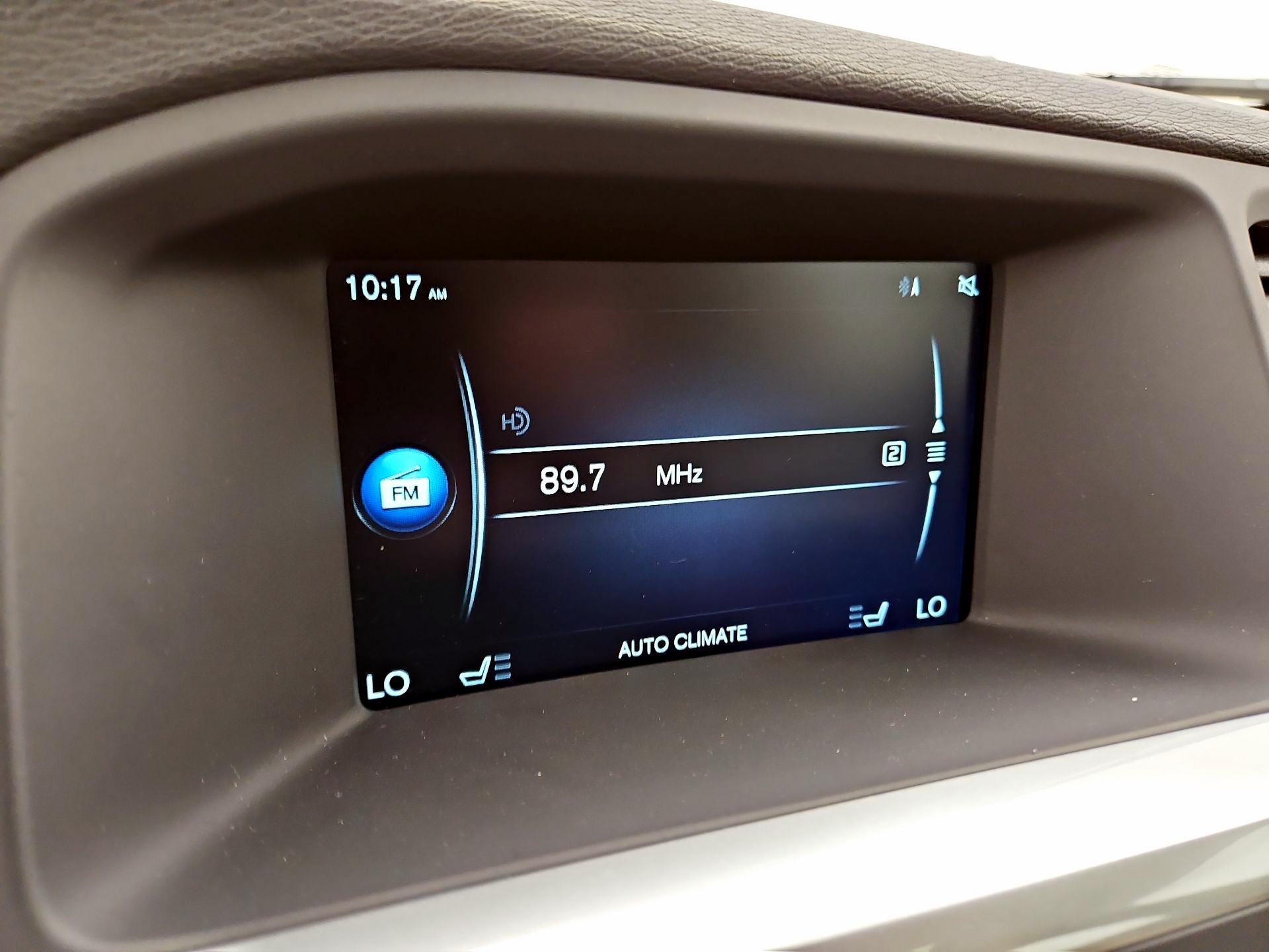 Thumbnail: 2017 Volvo V60 - 16