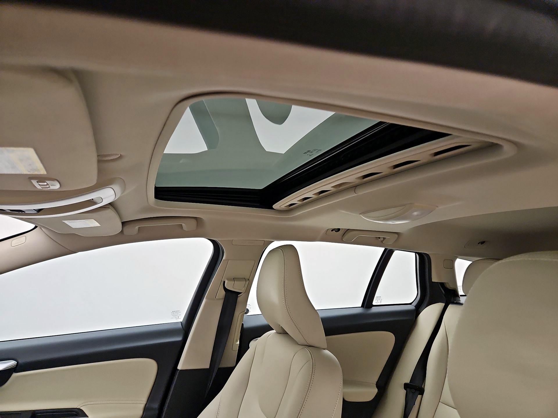 Thumbnail: 2017 Volvo V60 - 19