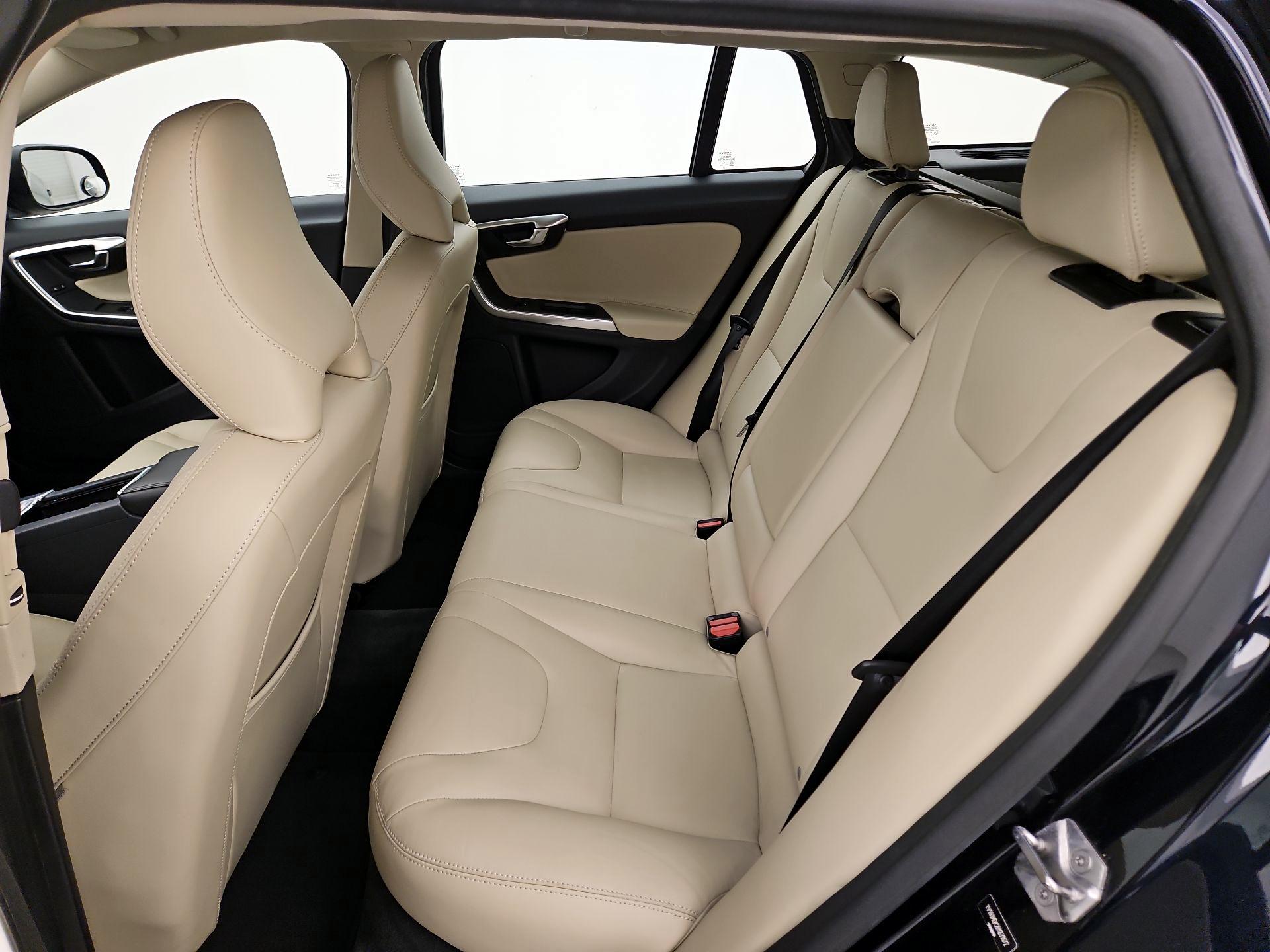 Thumbnail: 2017 Volvo V60 - 20