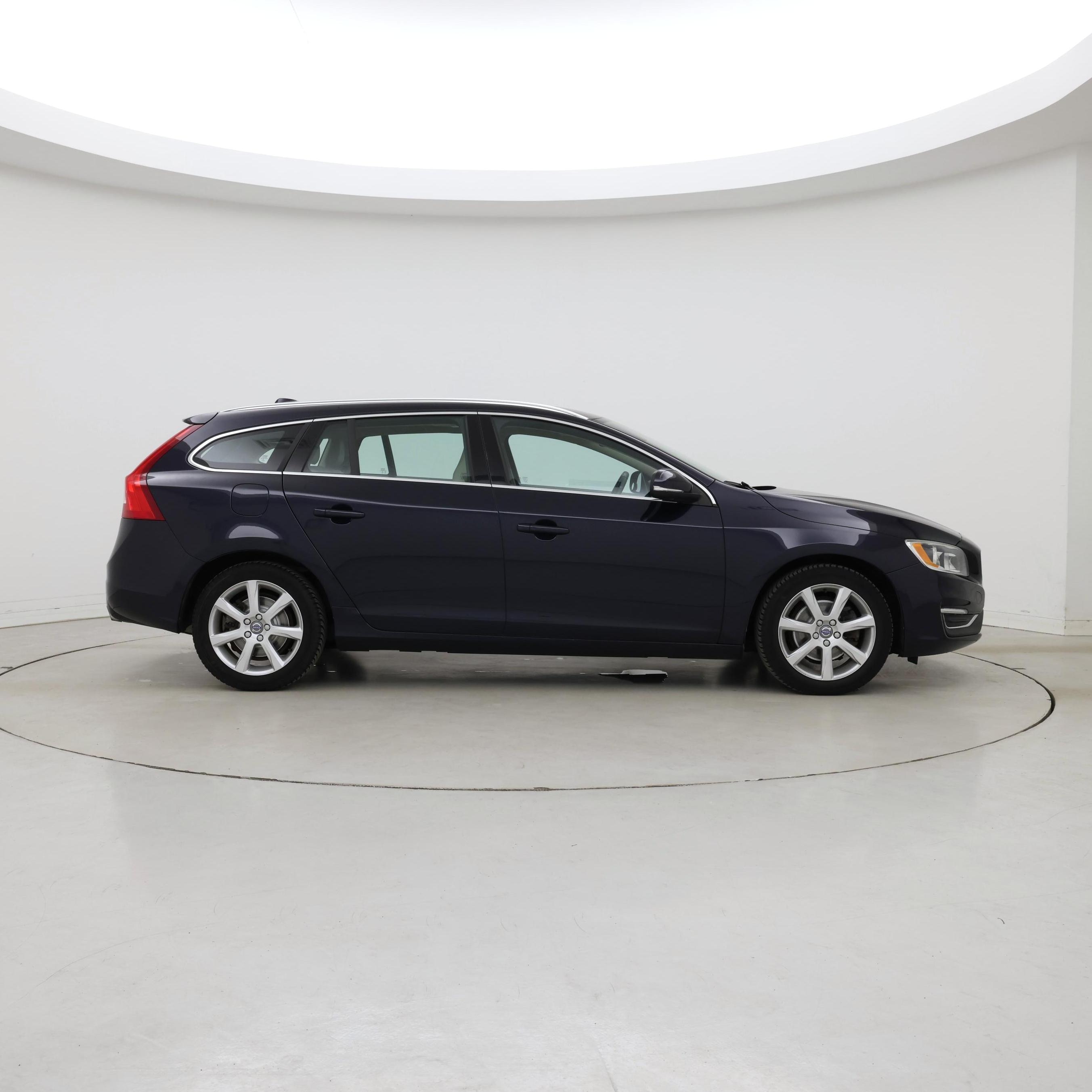 Thumbnail: 2017 Volvo V60 - 7