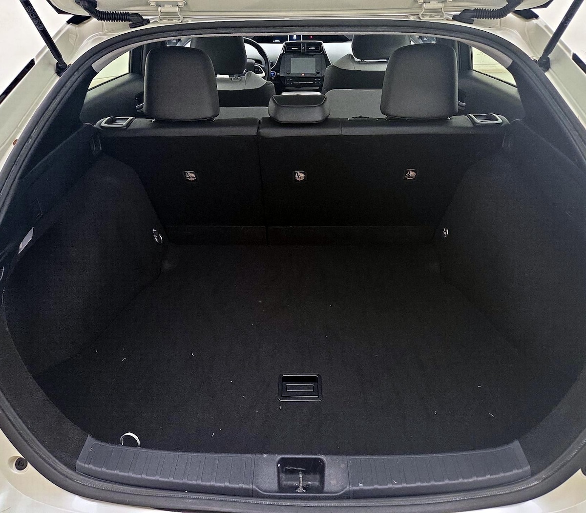 Trunk/Cargo (Seats Up)