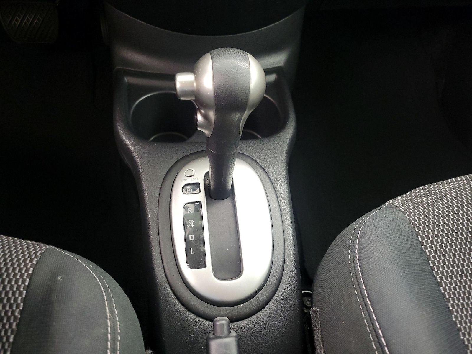 2016 Nissan Versa Sedan SV - Photo 17