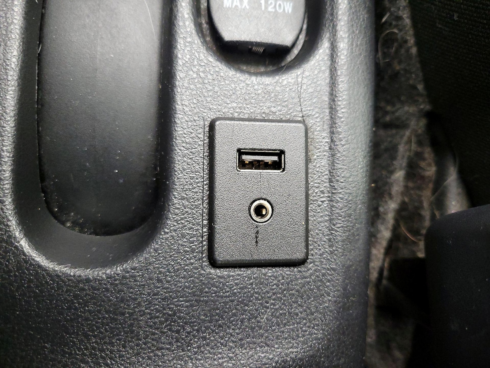 2016 Nissan Versa Sedan SV - Photo 18
