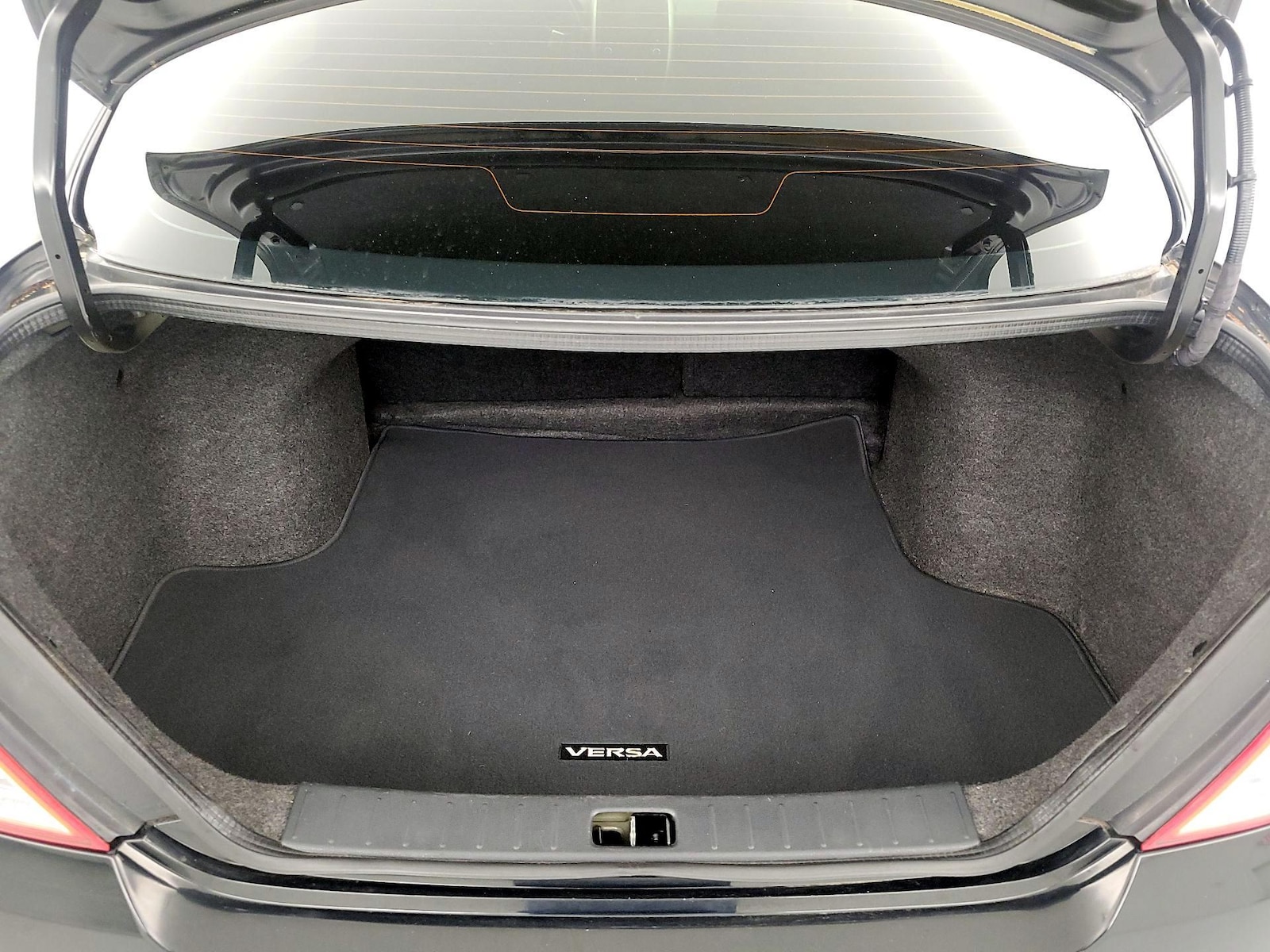 2016 Nissan Versa Sedan SV - Photo 20