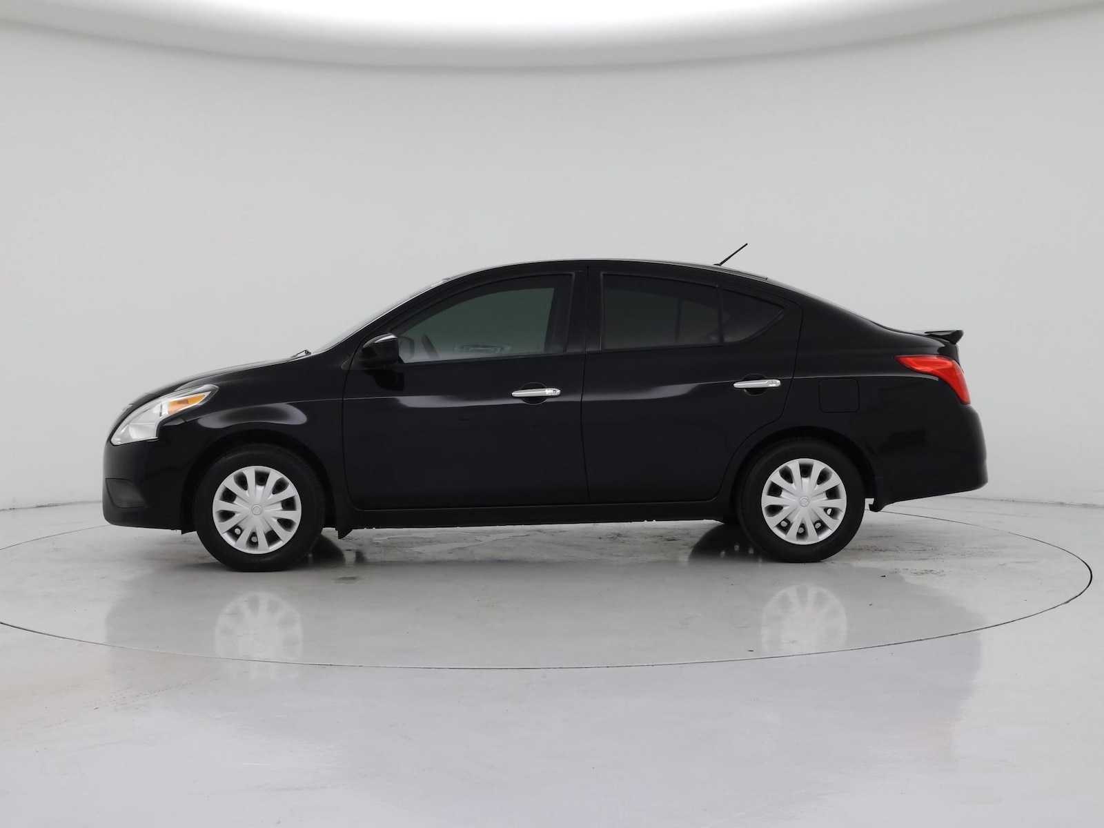 2016 Nissan Versa Sedan SV - Photo 4