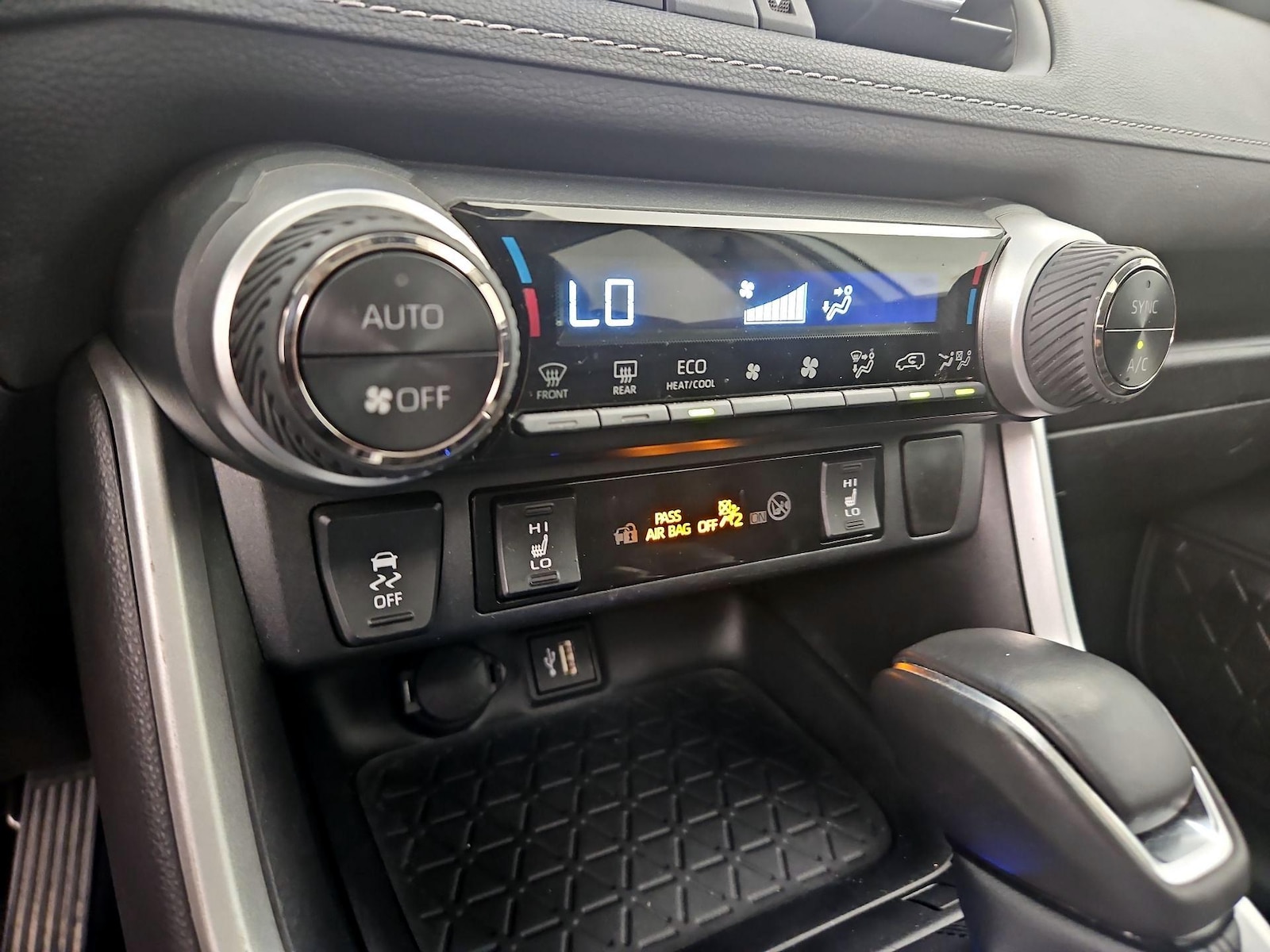 2024 Toyota RAV4 XLE Premium - Photo 17