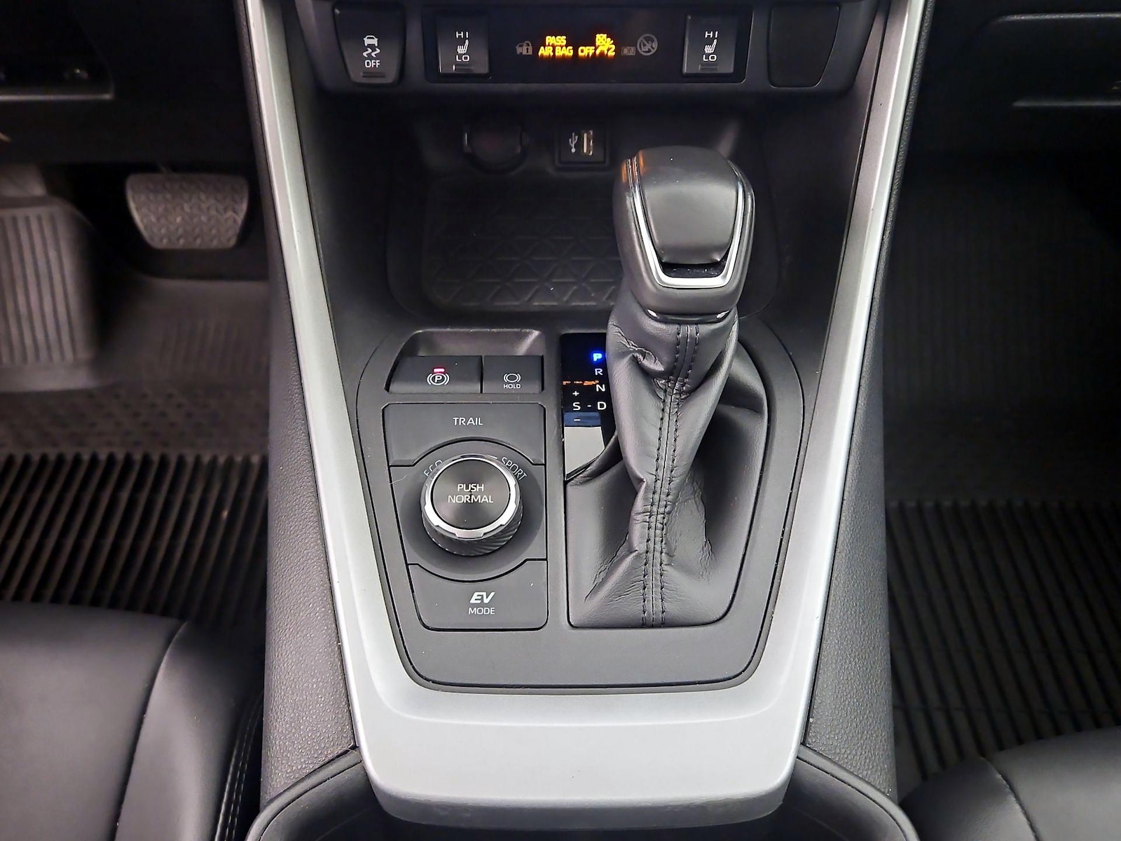 2024 Toyota RAV4 XLE Premium - Photo 18