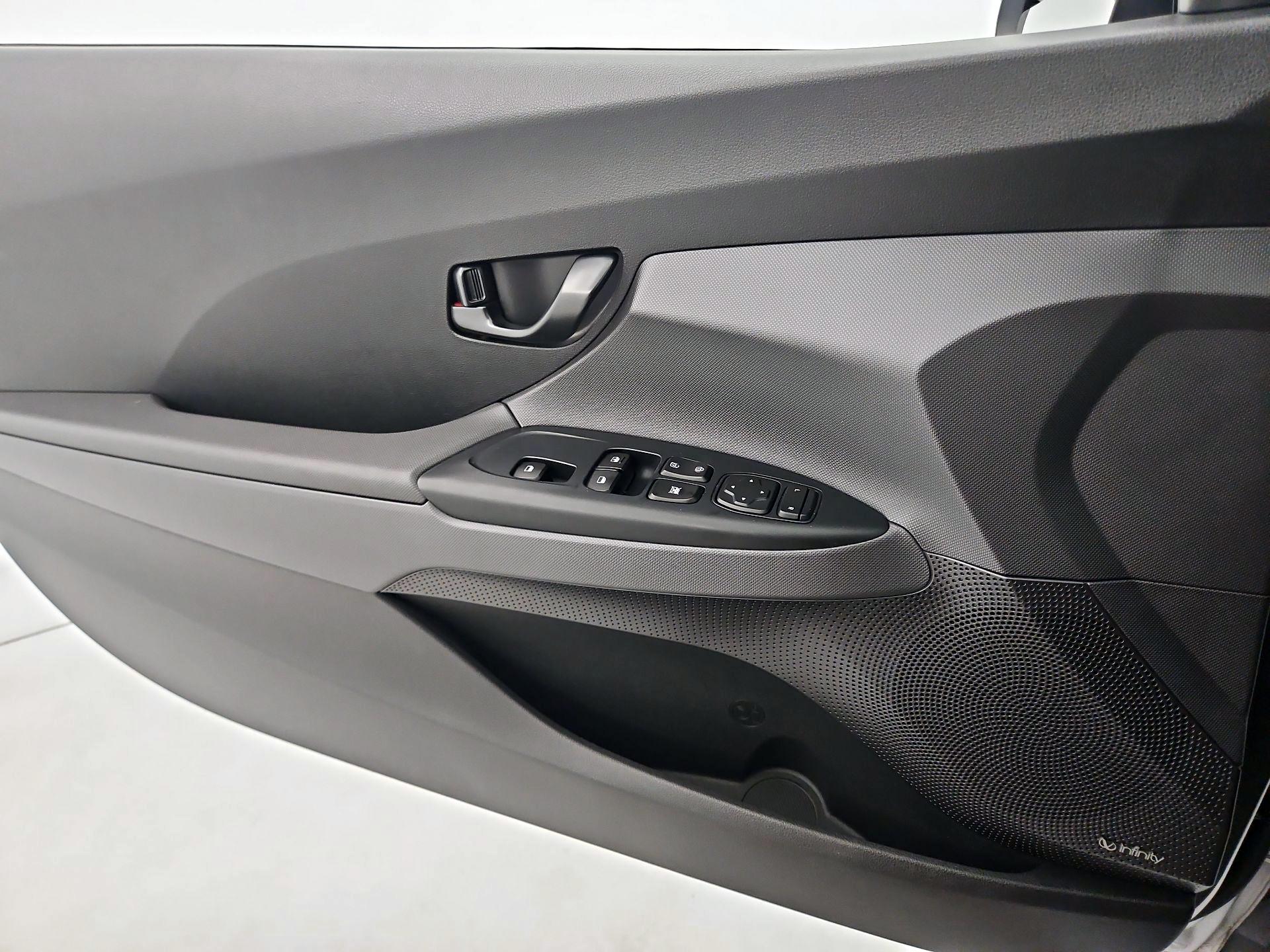 Thumbnail: 2020 Hyundai Veloster - 12