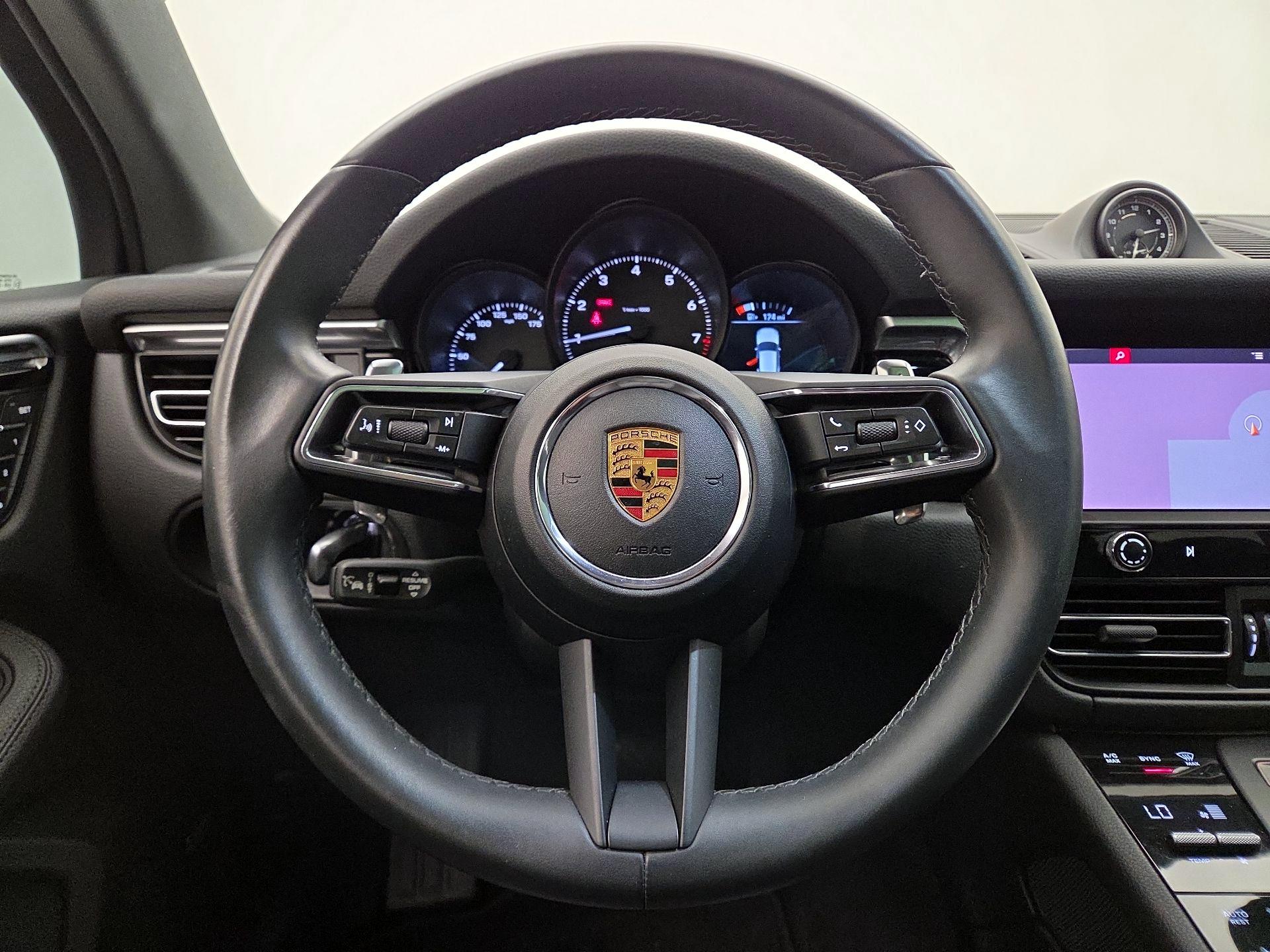 Thumbnail: 2022 Porsche Macan - 10