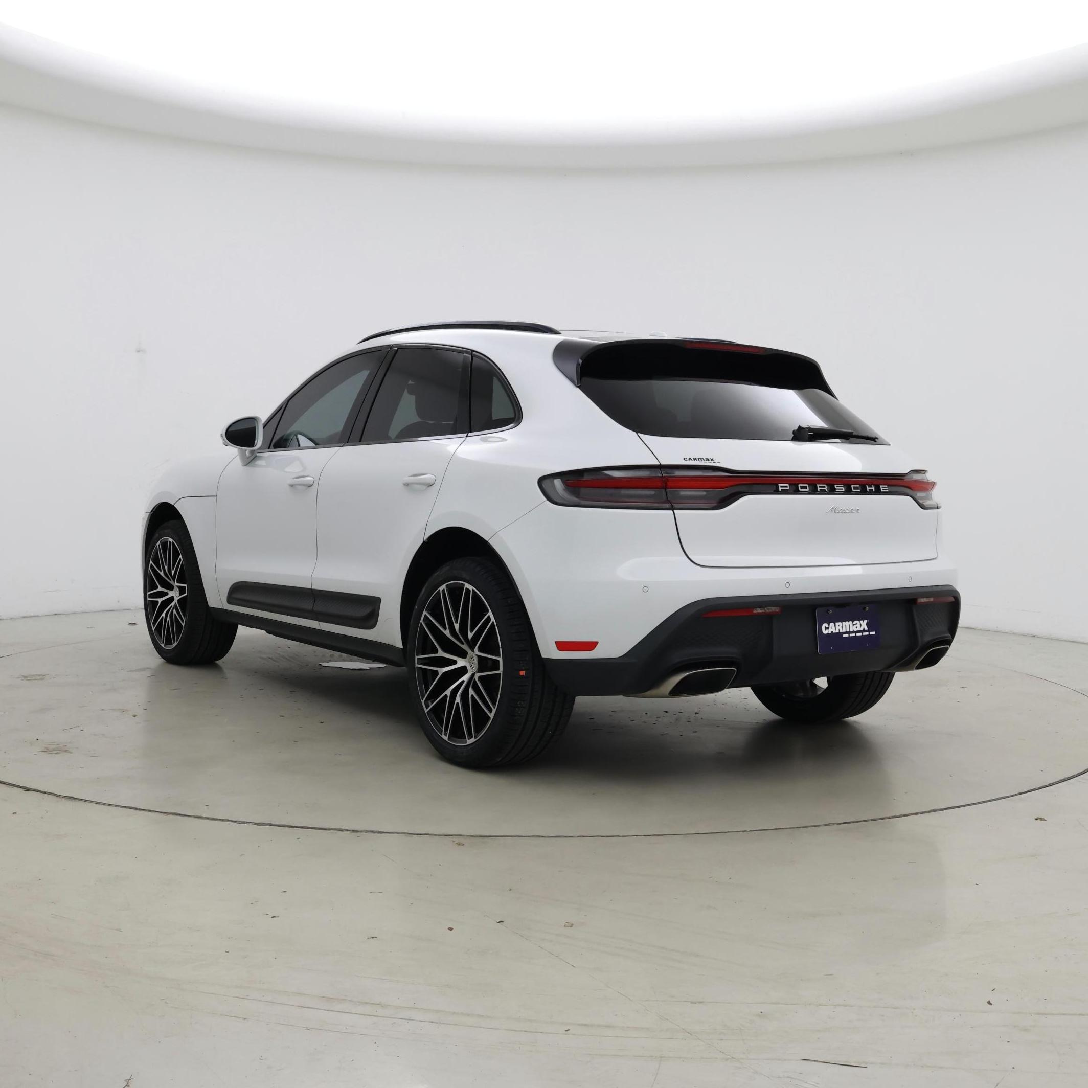 Thumbnail: 2022 Porsche Macan - 2
