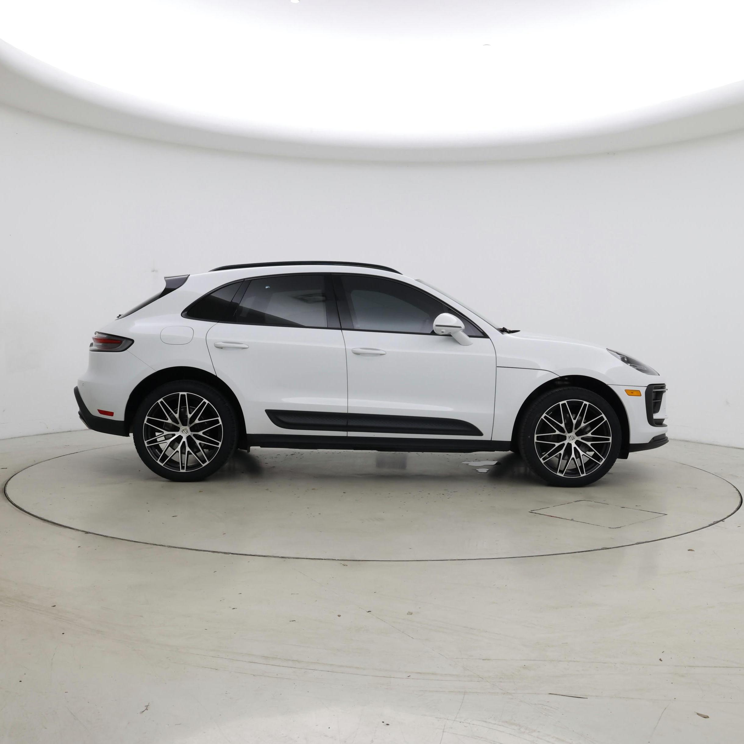 Thumbnail: 2022 Porsche Macan - 7