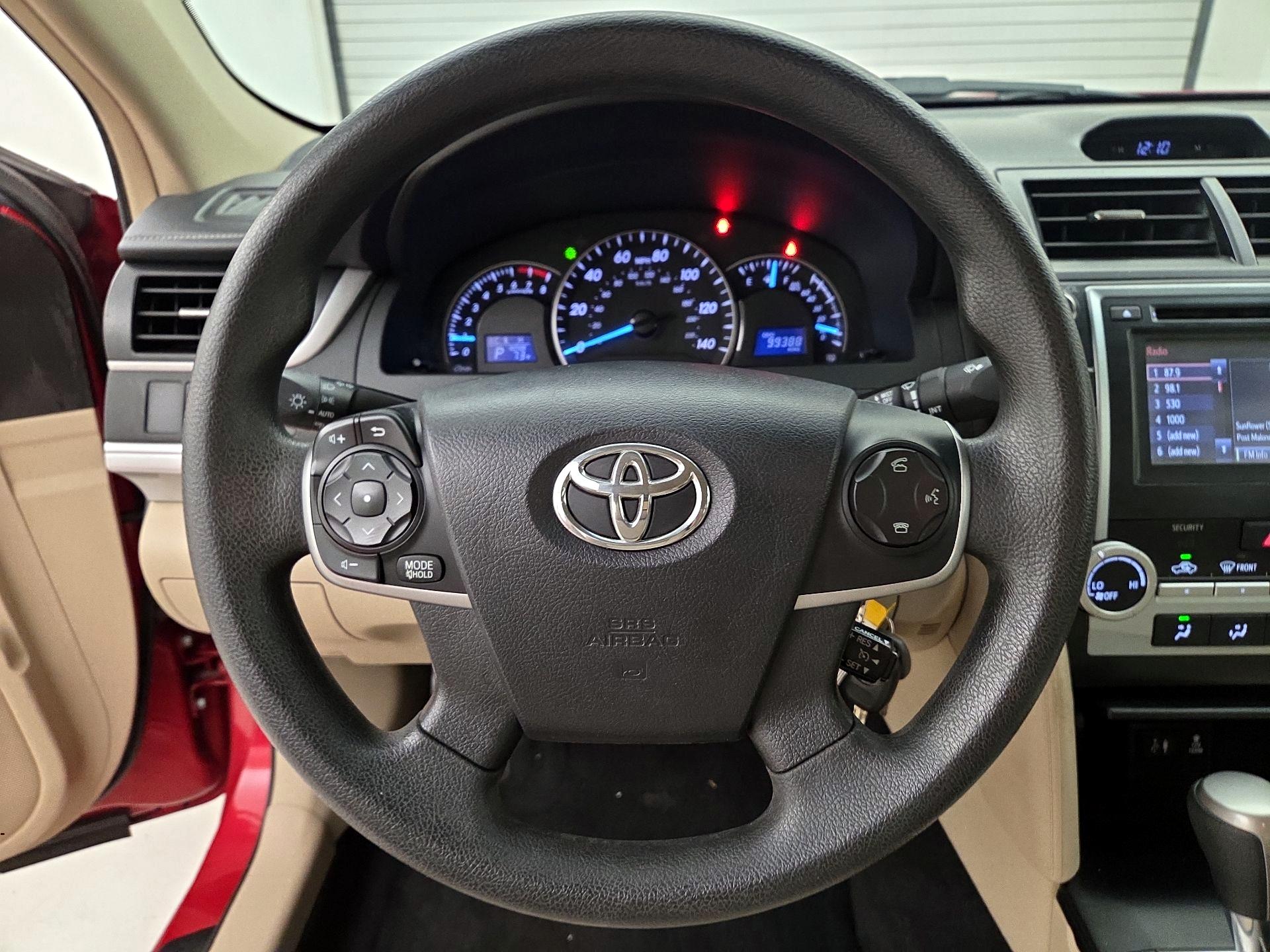 Thumbnail: 2014 Toyota Camry - 10