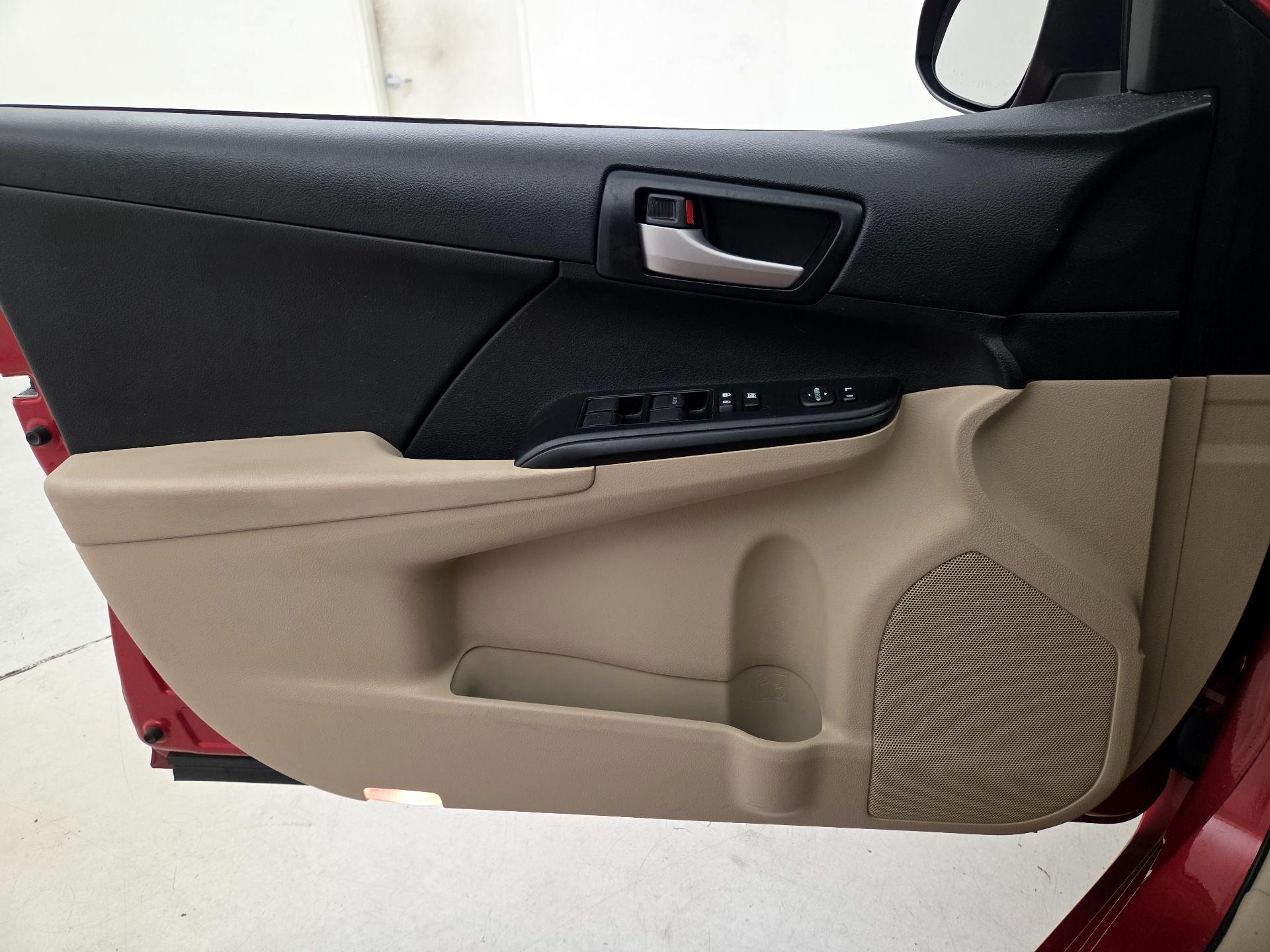 Thumbnail: 2014 Toyota Camry - 12
