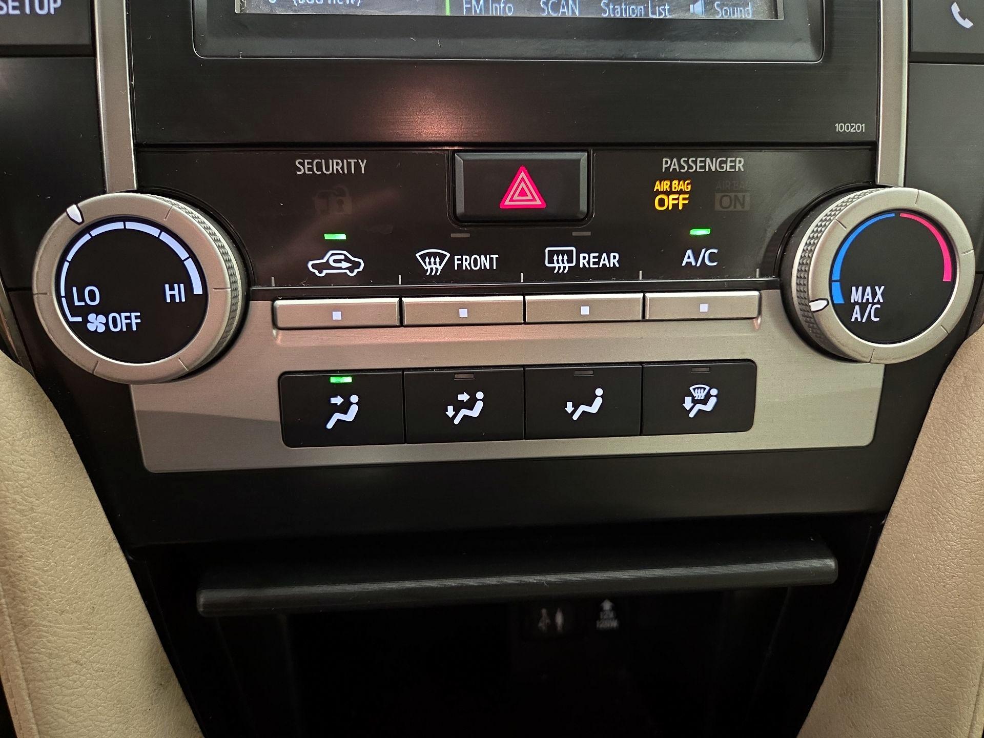 Thumbnail: 2014 Toyota Camry - 15