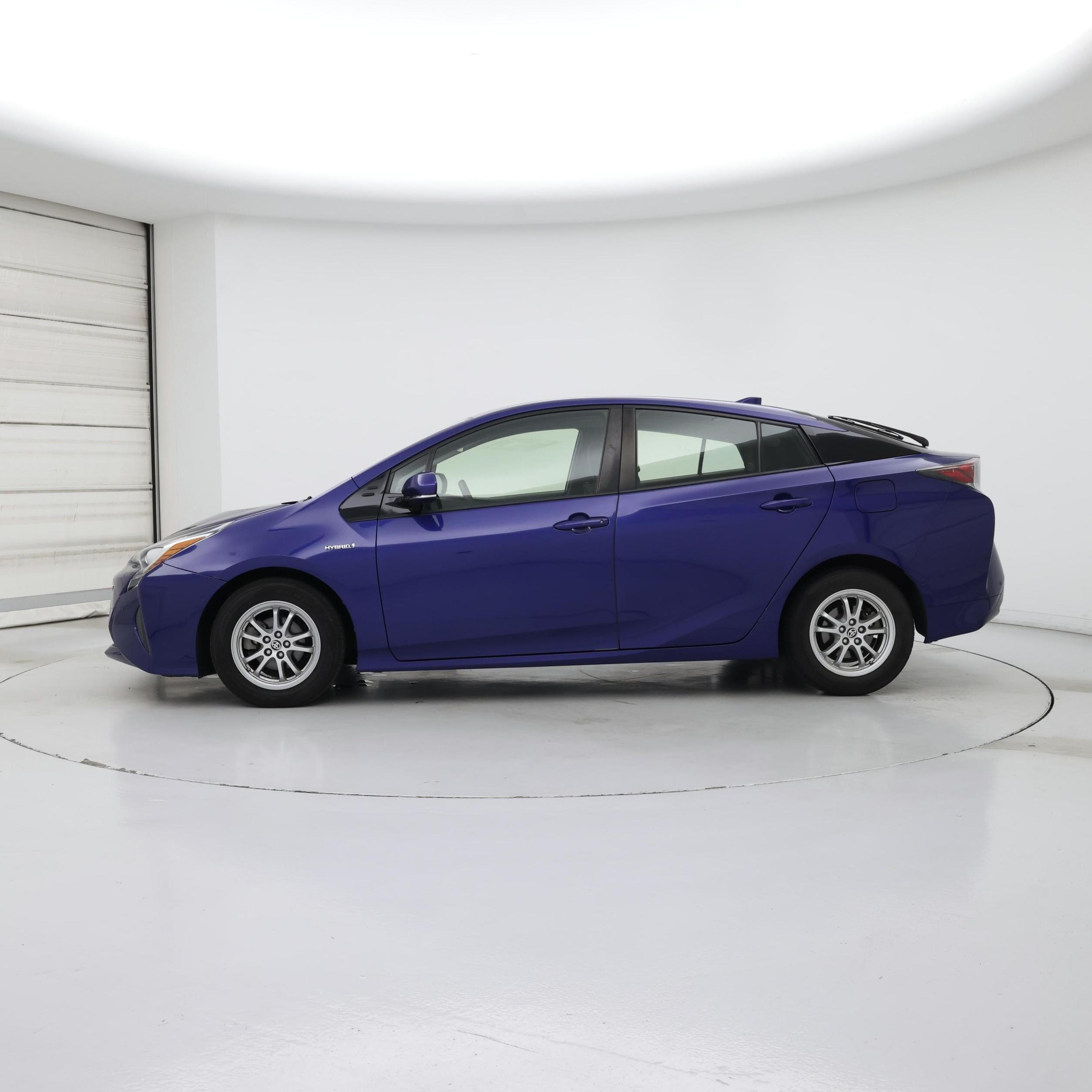 Thumbnail: 2018 Toyota Prius - 3