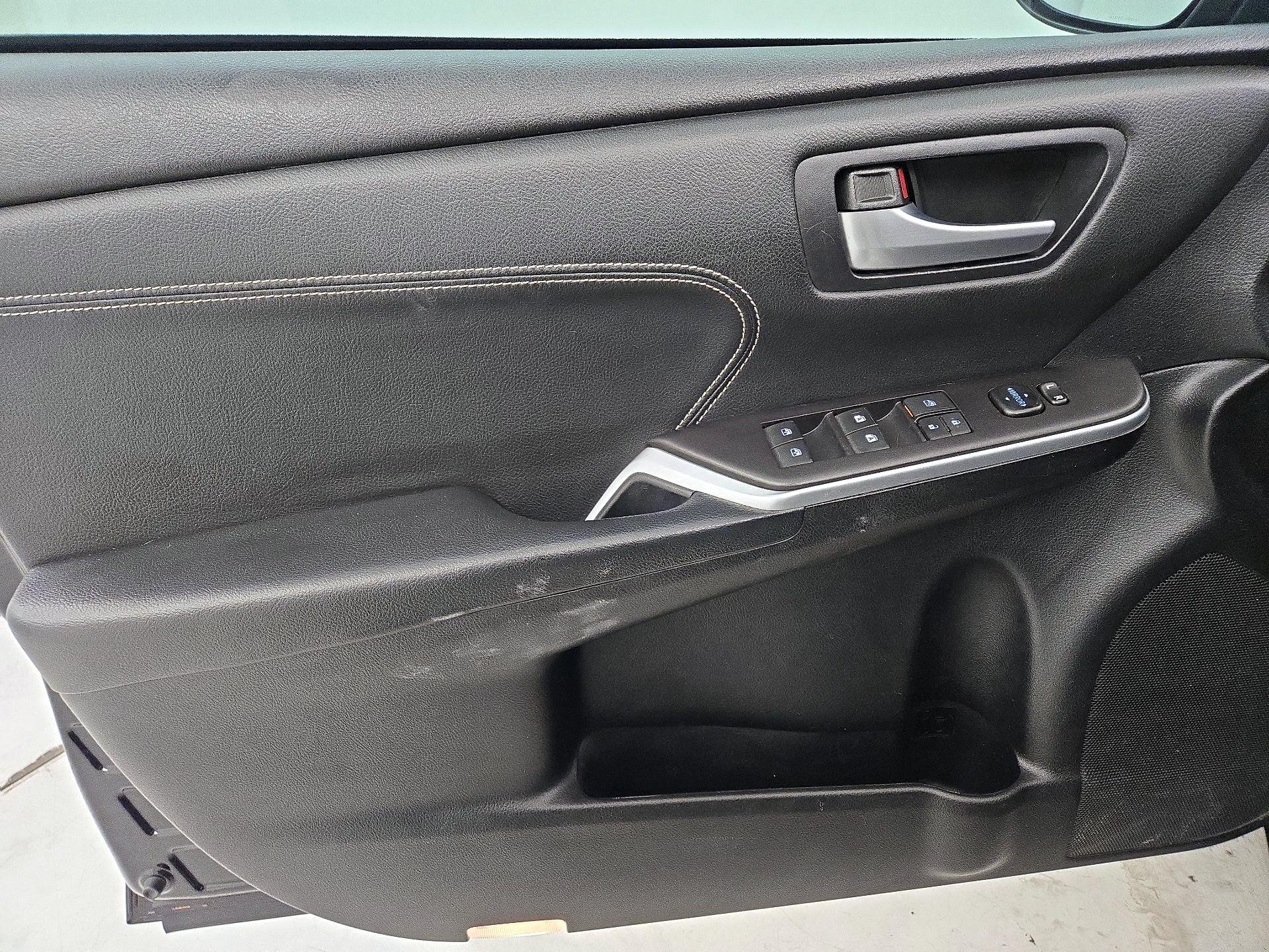 Thumbnail: 2015 Toyota Camry - 12