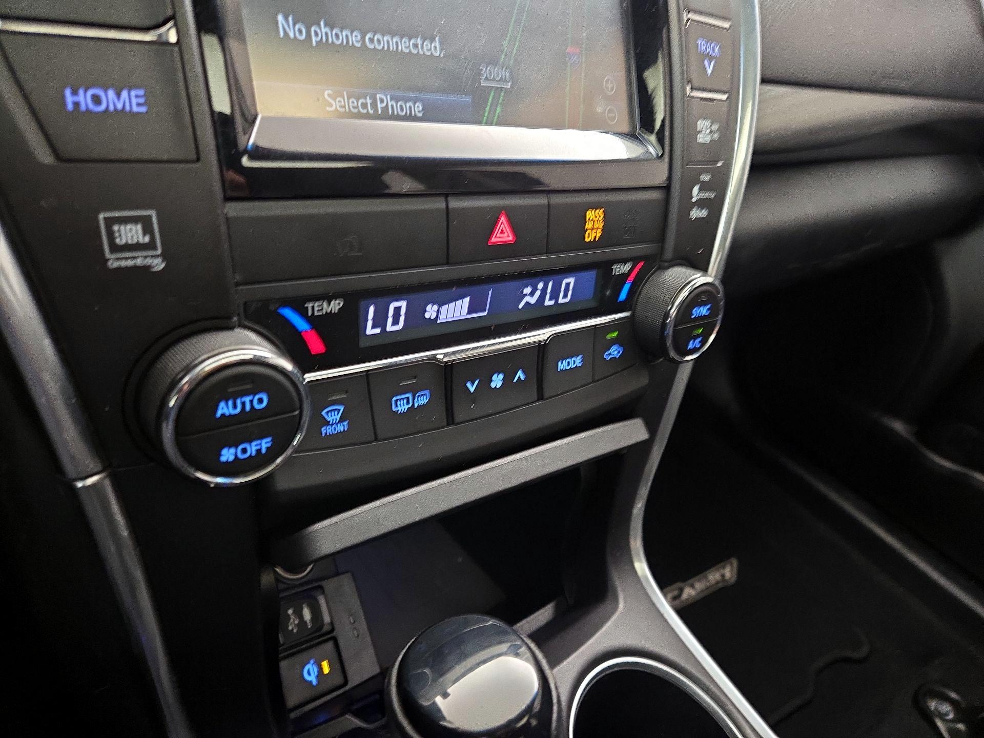 Thumbnail: 2015 Toyota Camry - 16