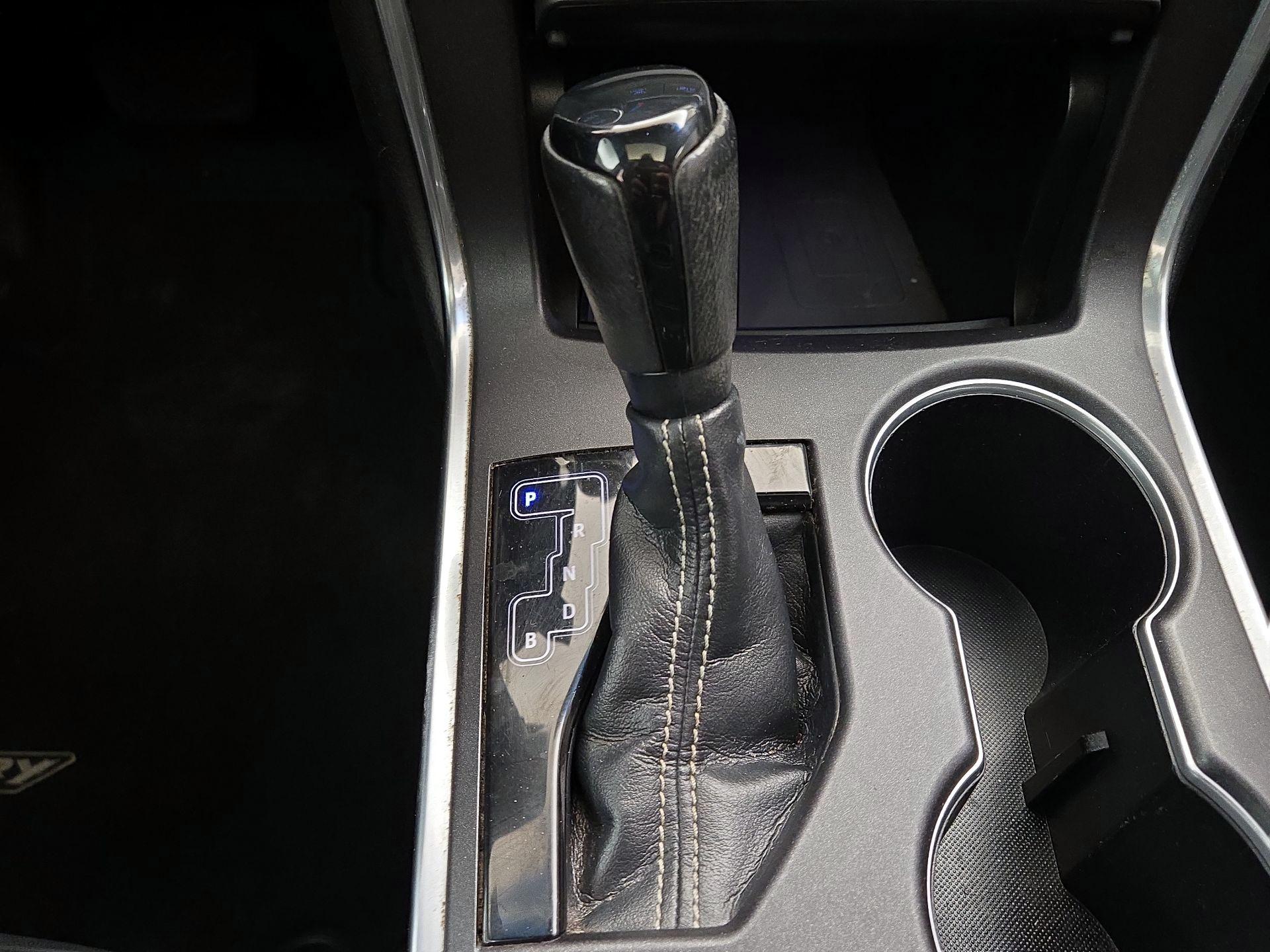 Thumbnail: 2015 Toyota Camry - 17
