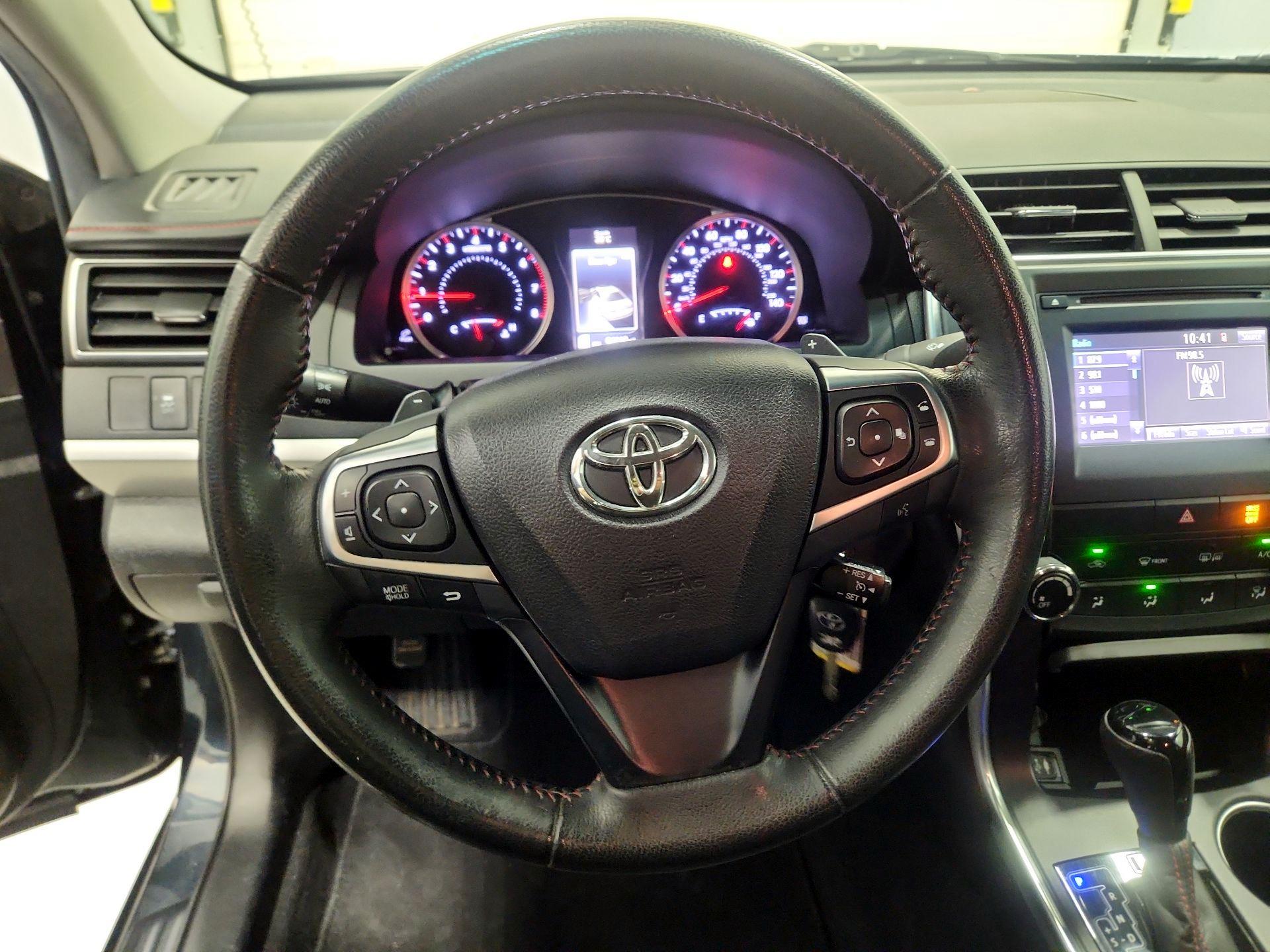 Thumbnail: 2015 Toyota Camry - 10